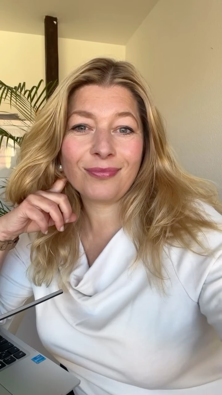 MARKE-
TING ist die Basis für jedes Business. Denn du gibst damit die Richtung quasi die Flugroute in Form deiner Marke & Positionierung & Corporate Designs vor.
Flyer und Website und alle anderen Kommunikationsmittel orientieren sich daran.
Was bedeutet das für dein Business? Kläre es gern im ersten Kennenlerngespräch.link in der Bio.
#marketingberatung #businesscoaching #personalbranding #eigenesbusiness