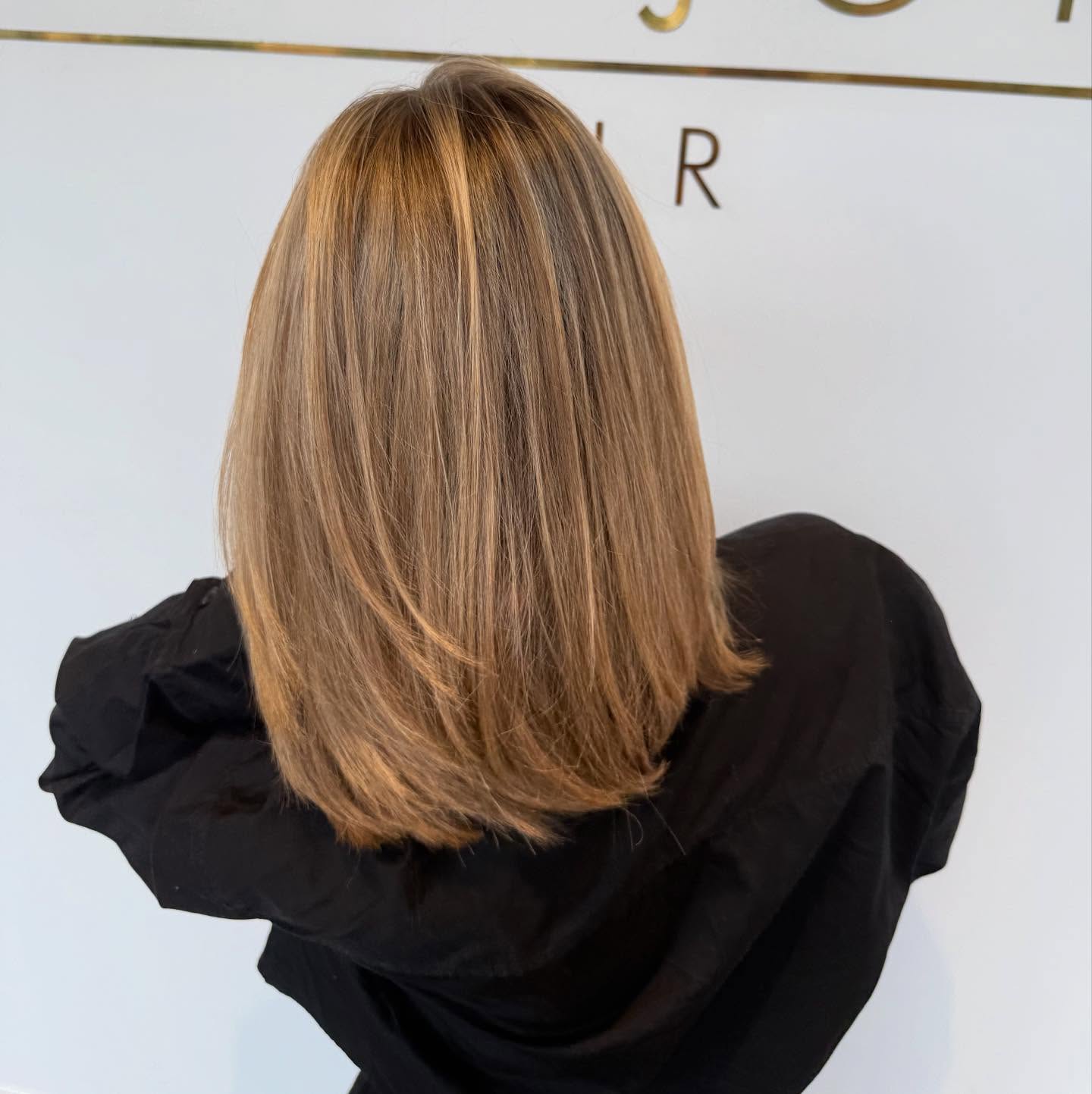 A seamless shift from blonde to a beautiful bronde perfection - soft, dimensional and ready for this autumn season 🍂✨
Coloured by our senior colourist Tanya @milliejoneshair_odiham 👀
#blondetobronde #bronde #blonde #surreyhairstylist #odiham #milliejoneshair #haslemere #october #hairgoals #autumnhair #colourist #wellacolor