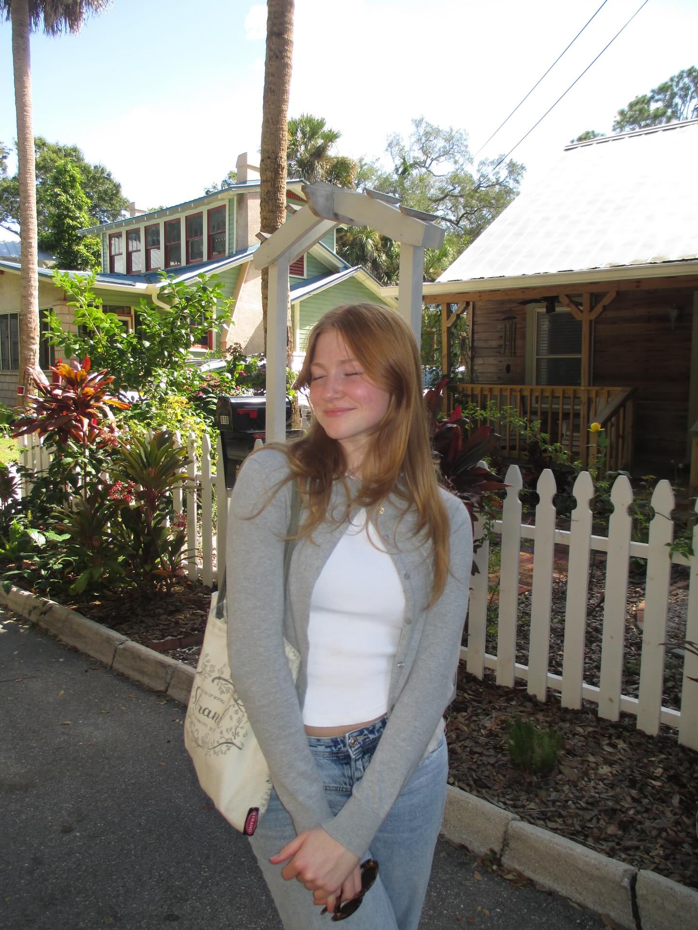 Member Spotlight β‘οΈ
Grace has been a key member in the #UNLITTER community, and is currently the president of @unlitteruf ππ
β#UNLITTER was initially founded to inspire people to pick up a few pieces of trash every day. That transformed into cleaning up a little piece of your life every day; your school, your closet, your mind, your planet. In a world where making change feels very overwhelming, UNLITTER is a reminder that small changes can make a difference when they are done together. Iβve found great friends and a community of people through UNLITTER who care deeply about the earth and are resolved to do something about it. Iβm very grateful to be a part of this amazing team. πβ
-Grace Macewan
#jointhemovement #UNLITTERyourmind