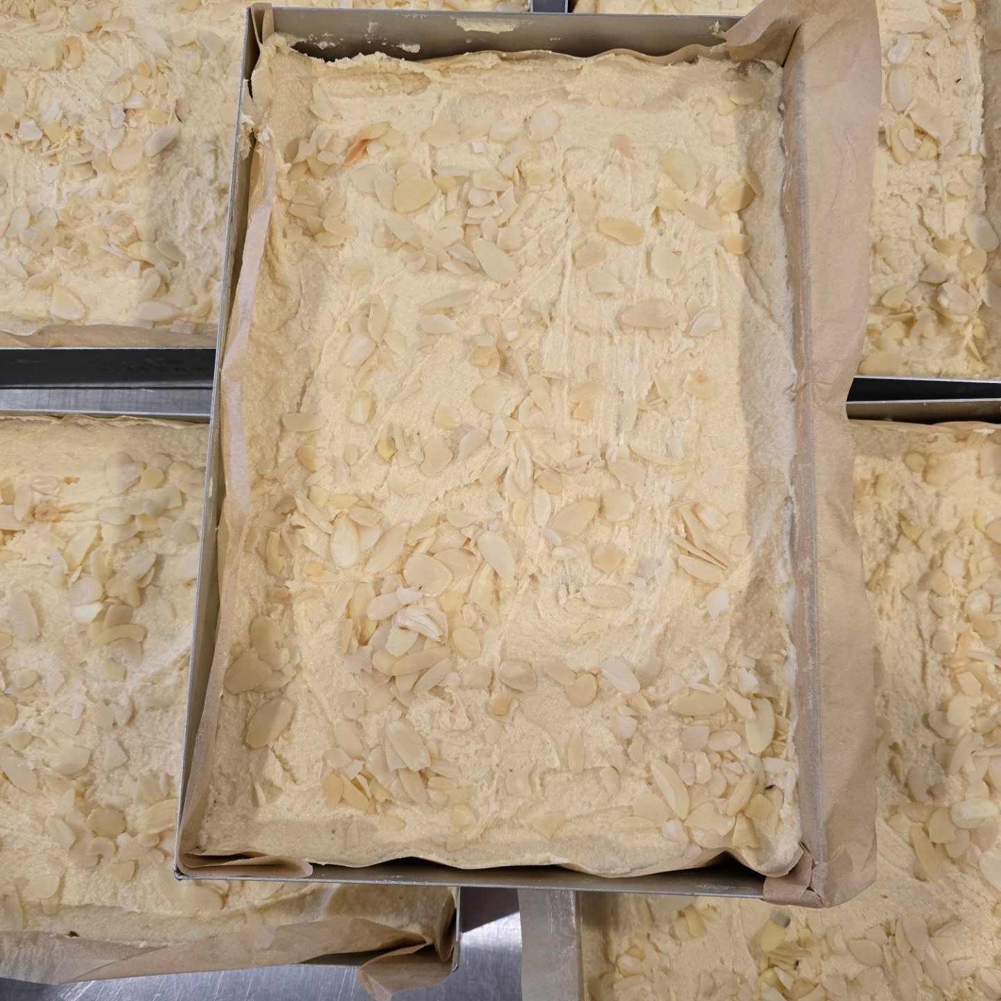 🍏 Apple Frangipane Slice — a comforting classic 🍏 and very good with custard! ✨️
Buttery shortbread base, a layer of slow-stewed apples, topped with soft almond frangipane and a scattering of flaked almonds — baked until golden.
Simple, seasonal, and properly handmade — just how it should be.
Available this Friday as part of the Layer’d Collections, alongside our bread & pastry collab with Baltzersen’s 🥐
Pre-order by 3pm tomorrow via the link in bio / Square site to collect fresh on Friday afternoon.
https://layerd-cake.square.site/
#layerd_cakes #allbutter #handmade
#SmallBatchBakes #eatrealfood
#RusticLuxuryBakes #eatgoodcake
#HandcraftedNotFactoryMade
#AppleFrangipane #artisanmade
#AutumnBakes
#SeasonalBaking