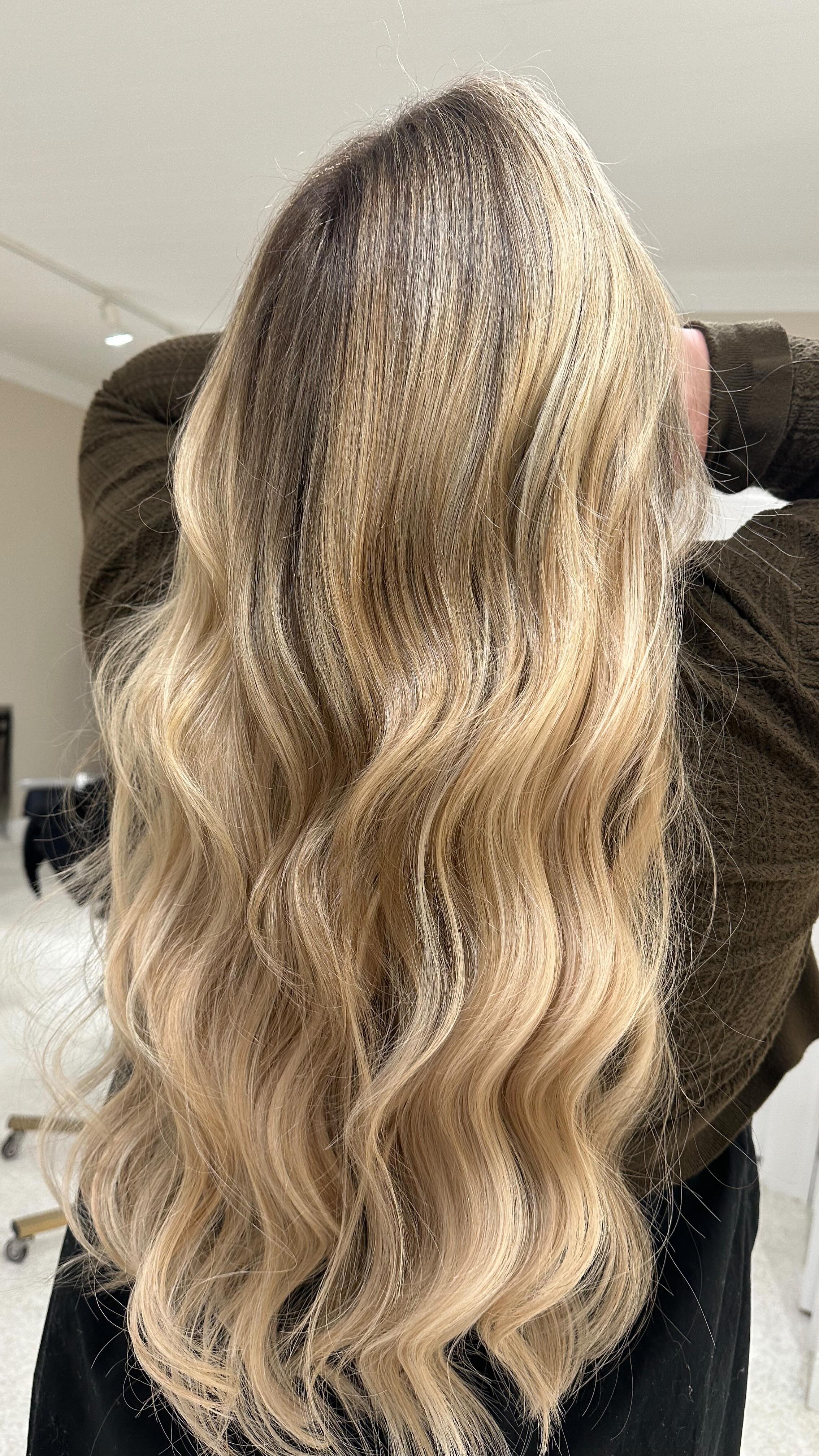 ✨ Chef’s Kiss ✨
Our innovative cocktail technique allows us to provide extensions in areas where traditional wefts may fall short.
This method offers maximum coverage while prioritizing the health of your hair and scalp.
Click the link in our bio to schedule your complimentary extension consultation today