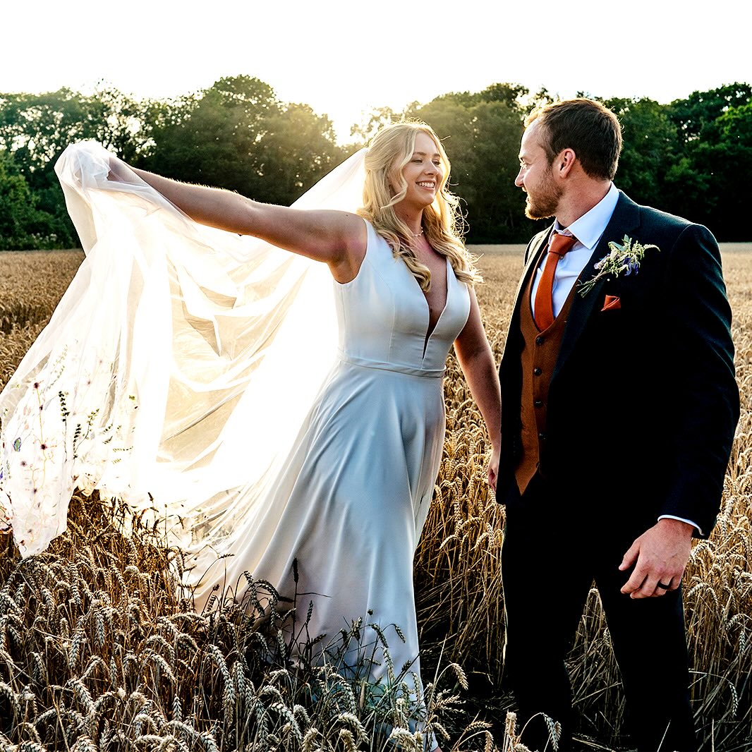 Love and laughter and portraits at this beautiful Norfolk farm wedding .. 🙏 Nick & Kate ❤️
Makeup @hollieneve
Hair @brides2bee_23
Flowers @labelleflowers
Catering @hollandhospitality
Bar @thebestofnorfolk
Dress @adella_bridal
Veil @aimemoiencorebridal
#norfolkweddingphotographer #norfolkwedding #summerwedding #bestweddingphotographer #weddinginspo #topweddingphotographers #weddingideas