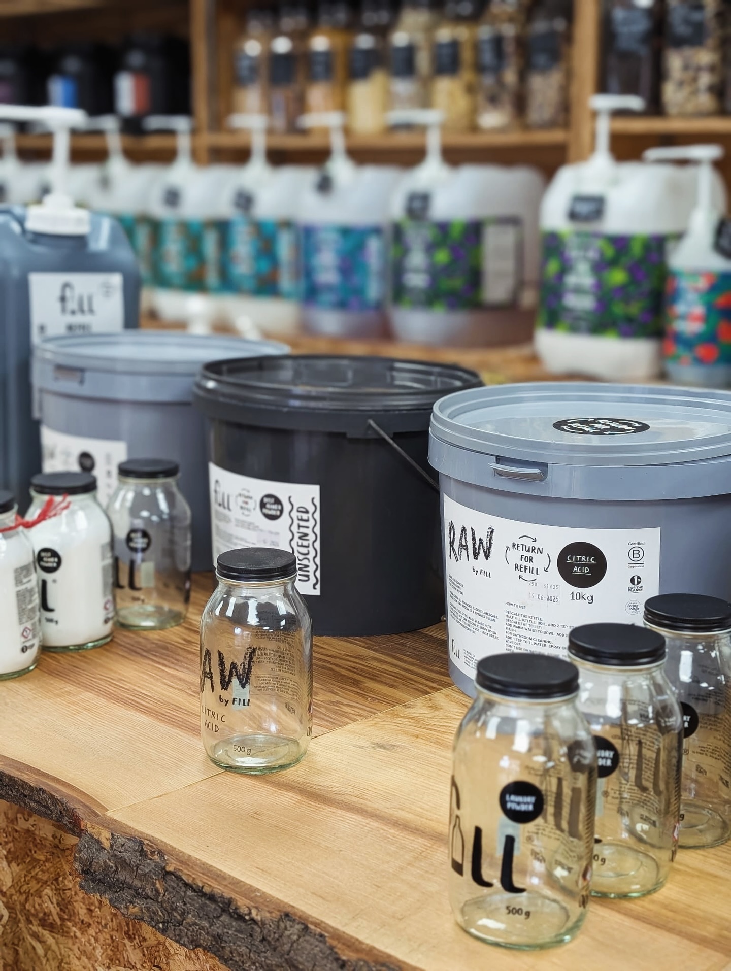 We have a new counter display to showcase the amazing cleaning products available from @fill_co.
Perfect for @nancy.birtwhistle enthusiasts and those wanting a more natural method of cleaning.
They’re fully circular, local and they really work 💪