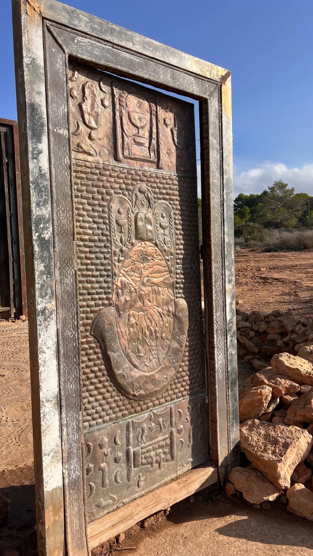 Sometimes the most meaningful moments come when we step into the unknown with trust and curiosity. This way of being led me to Ayurveda, and it feels exactly right ✨🙏 Grateful for everything that is unfolding.
Music credit 🙏 @theanandmehrotra
#ayurvedapractitioner #ayurvedaibiza #massageibiza #holistictherapy #mindbodyspiritibiza #stressrelief #reikiibiza