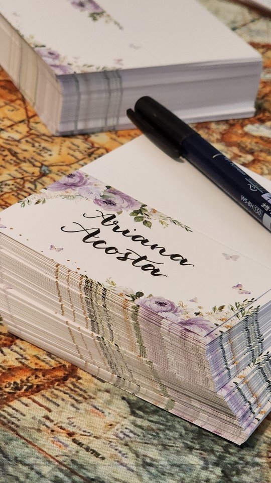 Creating handlettered place cards for my friends' wedding next weekend!! Thanks for Sorenson time with me while I fixed mistakes and rambled 🤣.
Brush pen: Tombow Fudenosuke hard tip