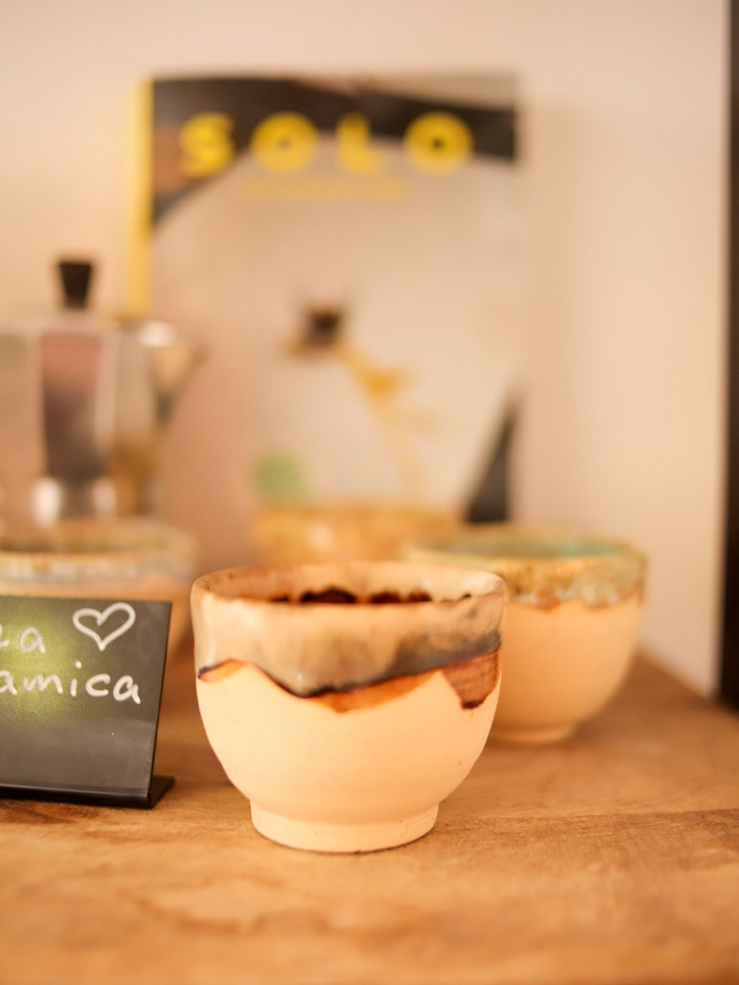 En Maybean servimos el café en tazas que cuentan historias.
Hechas a mano, con amor, por @poramor.ceramica 💛
Y sí… también podés llevarte la tuya.
Porque el café sabe distinto cuando se toma en una taza especial.
#Maybean #CoffeeLovers #PorAmorCeramica #TazasDeCerámica