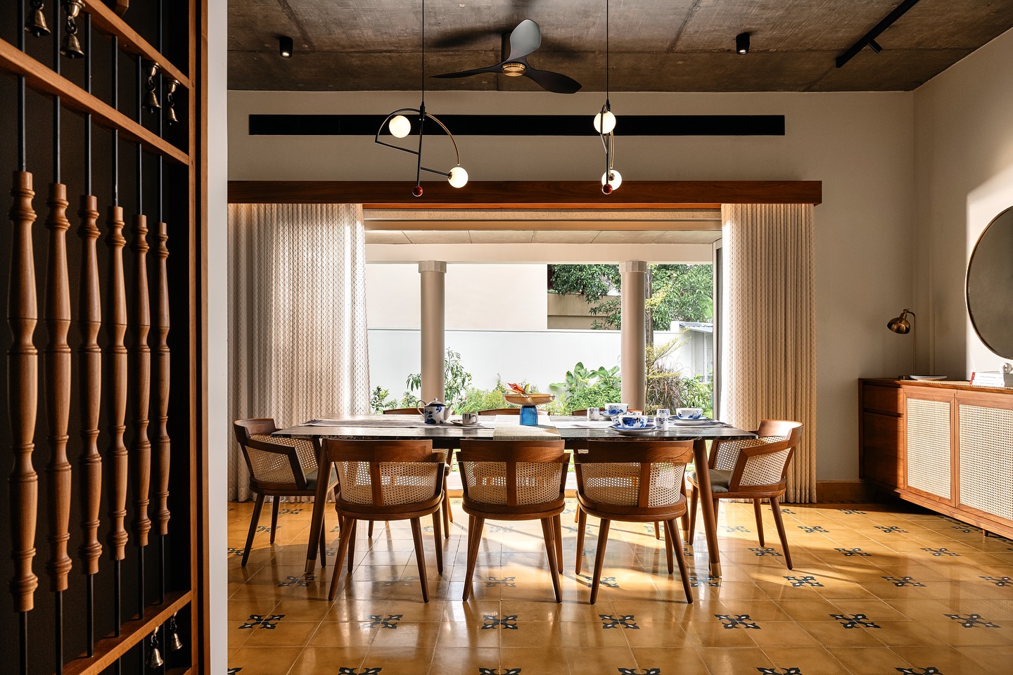 A dining space bathed in warmth and morning light.
Every chair tells a story, every tile holds a pause.
This is where meals begin with presence, not just plates.
Photography : @justin_sebastian_photography
Architect : @mudbricks_architects
Fitted units and standalone furniture : @thelofts.in
#diningroominspo #craftedspaces #sunlitinteriors #interiordetails #woodandwoven #earthytones #designwithdepth #tropicalmodernism #interiorquietude #warmminimalism