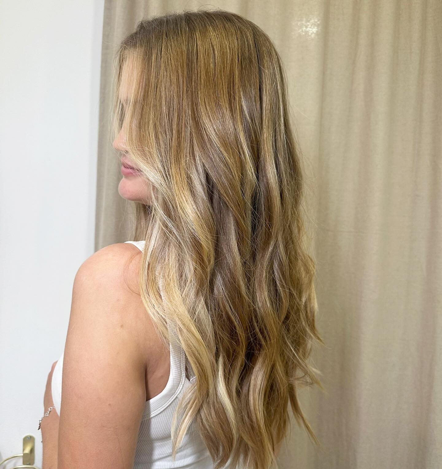 Highlights and styling ✨🙌
By Janet Axu
#balayagemallorca
#blondespecialistpalma
#ColorExpertsMallorca
#haircolormagic
#blondhighlightspalma
#colortransformation
#balayageexperts
#hairstylistpalmademallorca