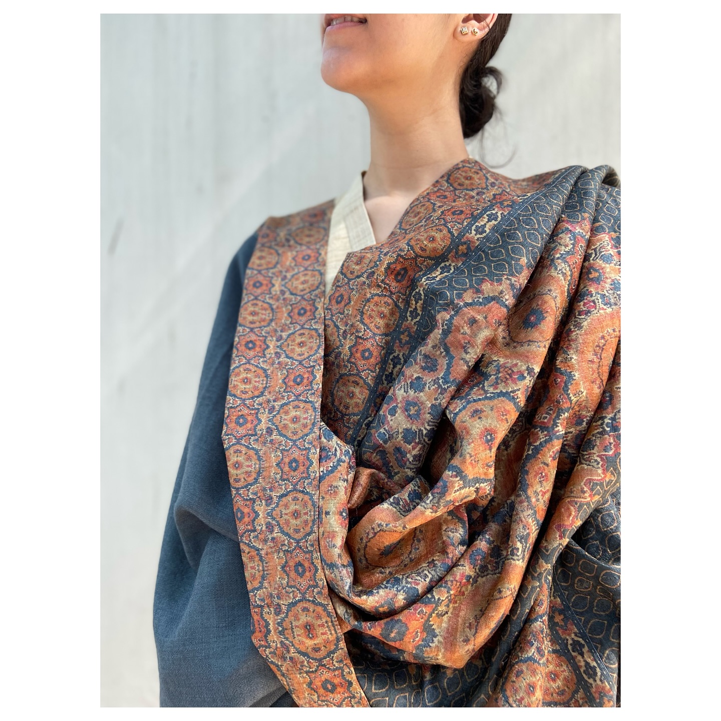 Fall in love in our kahwa Silk & Wool Shawl ~ Elegance meets warmth with our Kashmir inspired design from our archives. A beautiful shade of a deep indigo base with a hint of beige, rust and brown and orange.
Designed for festive evenings
of friendship, intimacy, and togetherness.
Digitally printed with one our favourite patterns on handspun and handwoven tussar silk and backed by a chasmebulbul pure wool - can be worn both ways.
.
.
.
#bespokeclothing #festiveedit #limitedcollection #oneofakindclothing #giftsforher #diwaliedit #delhifashionblogger #shopslow #shopsmall #wintercapsule #smallbusiness #smallbusinessindia #vocalforlocal #supportindiandesigners #woolshawl #heritageclothing #museumclothing #trousseau