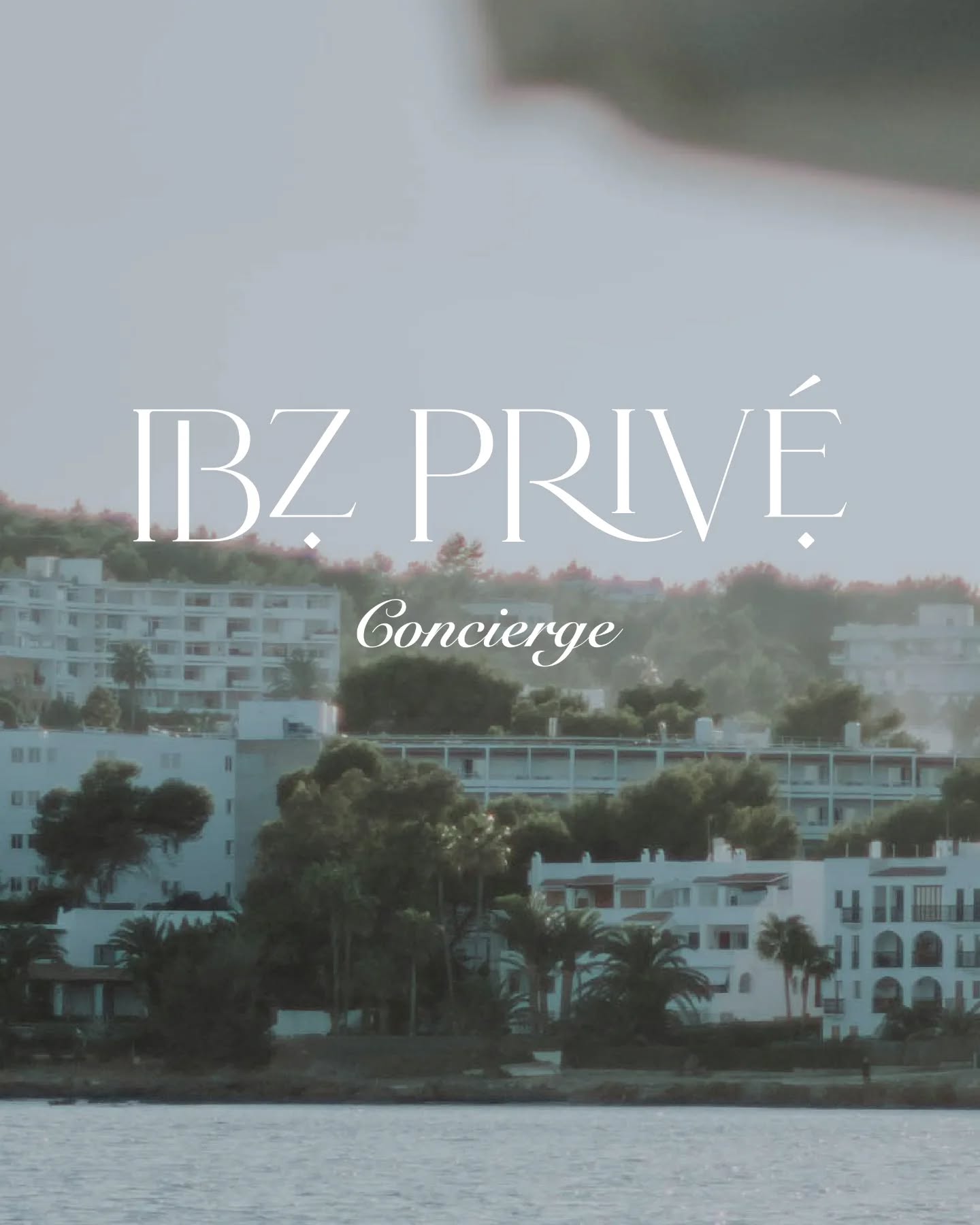 IBZ Privé nace para ofrecer experiencias exclusivas en Ibiza, pensadas solo para quienes buscan lo extraordinario.
Una marca elegante, sofisticada y profundamente conectada con el espíritu del Mediterráneo.
Los colores, la tipografía y cada detalle fueron seleccionados para transmitir ese equilibrio entre lujo, calidez y esencia local. Una identidad icónica, diseñada para destacar en un universo donde lo exclusivo es la norma.
👉🏼 Cotiza tu proyecto a través del enlace en biografía.