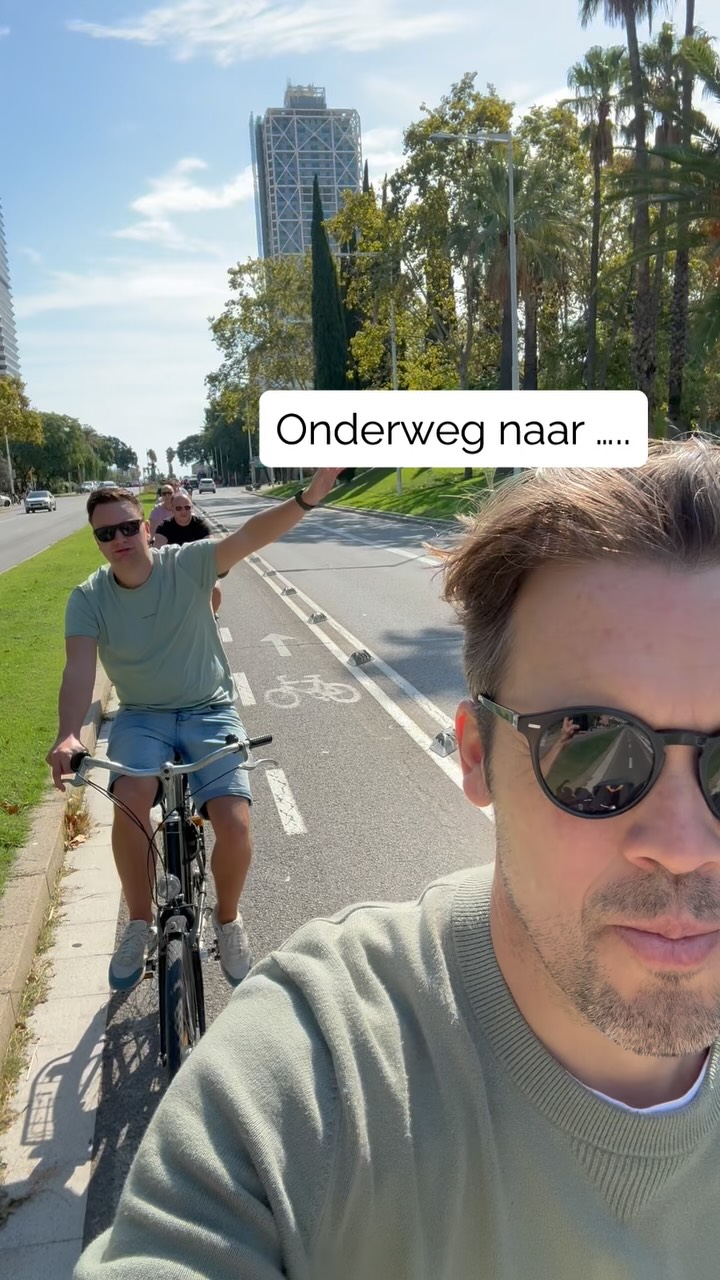 Cruising door Barcelona… 🚲☀️