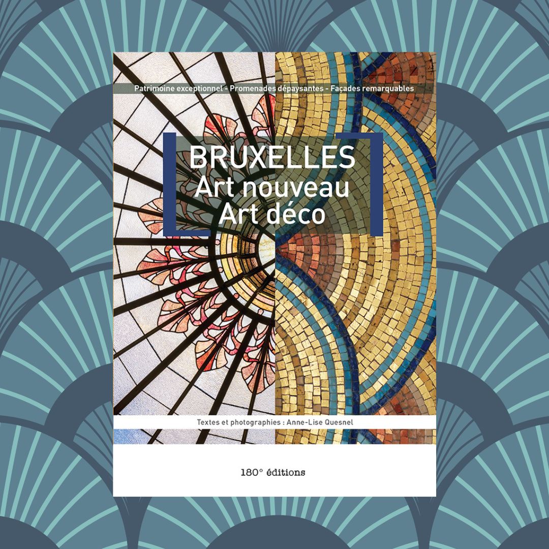 💫 Nouvelle édition, revue et augmentée de 16 lieux incontournables 💫
.
.
.
Bruxelles recèle d'exceptionnels trésors Art nouveau et Art déco que vous pourrez découvrir à travers une sélection de lieux mythiques, incontournables et atypiques. Brasseries centenaires, musées aux collections prestigieuses, promenades dépaysantes ou statuaires monumentales… ce livre vous offre une occasion unique de « vivre Bruxelles » au rythme de la Belle Époque et des Années folles. Sortant des sentiers battus, l’autrice a déniché les meilleures adresses
pour se rafraîchir à la terrasse d'un établissement Art nouveau, se régaler dans un restaurant de la même époque, piquer une tête dans une piscine Art déco ou bouquiner dans
une bibliothèque aux lignes 1920. Que vous soyez novice, amateur, amatrice ou esthète, les deux tendances n'auront plus aucun secret pour vous. La démarche comparative a donc été privilégiée afin de vous livrer les clés de lecture de ce patrimoine grandiose. À ceux et celles qui rêvent de beautés architecturales dévoilées, "Bruxelles Art nouveau Art déco" vous démontrera combien la capitale de l’Europe est artistique !
.
.
.
#180editions #mangezlocallisezlocal #artnouveau #artdeco