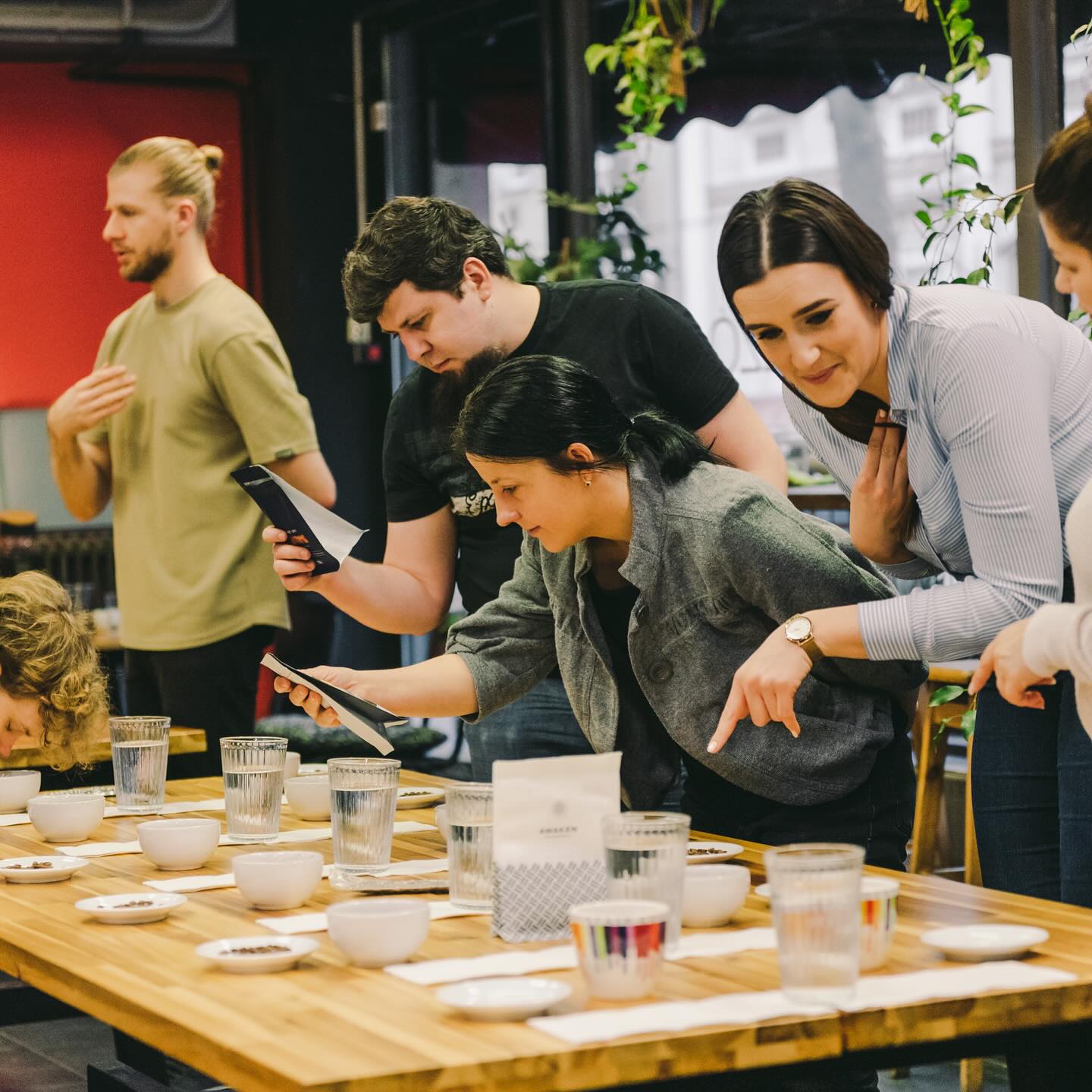 Ismerd meg jobban a kávék világát, gyere el a jövő hét pénteki kávékóstoló eseményünkre! #emmarozs #emmarozsgrand #cupping #specialitycoffee