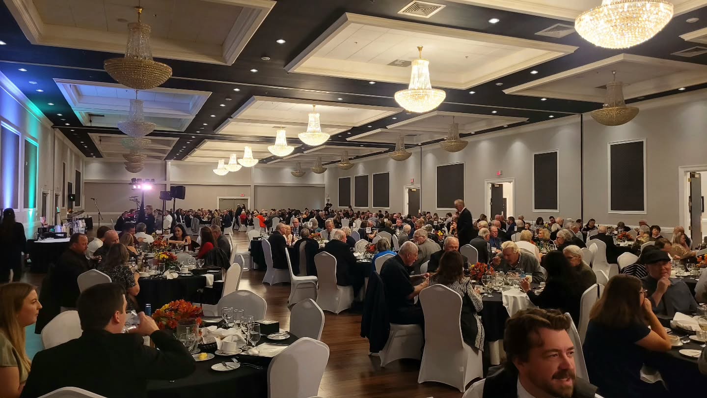 Thanks to UA Local 527 for having us perform at their annual awards ceremony. 🏆 This was a fantastic evening. Great event, great people, LOTS of dancing and singing. Excellent work! 👏
'Til next time 😉