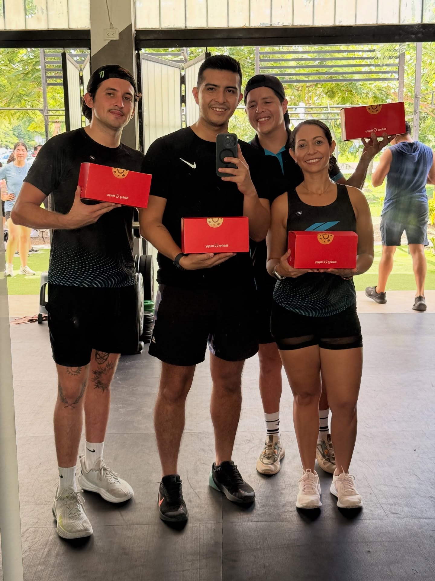 En una conversación entre entrenadores coincidimos en algo: Nos sentimos realmente agradecidos por la comunidad que hemos formado.
Personas que llegan con compromiso, energía y, sobre todo, con esa buena vibra que hace que cada clase se sienta entre amigos. 💪
Gracias por ser parte de esto… por entrenar, reír y compartir con nosotros cada día.
✨ Nos vemos en clase. Los quiere el Gaia Team