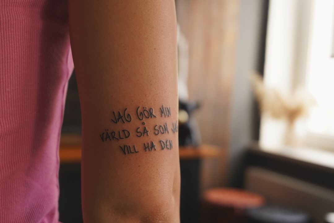 „Ich mach mir die Welt, wie sie mir gefällt“ -Pippi Langstrumpf ❤️
Einer meiner Lieblinge und dann noch in dieser verspielten und frechen Form 🥹
#tattoo #fineart #tattooliebe #edelgrau