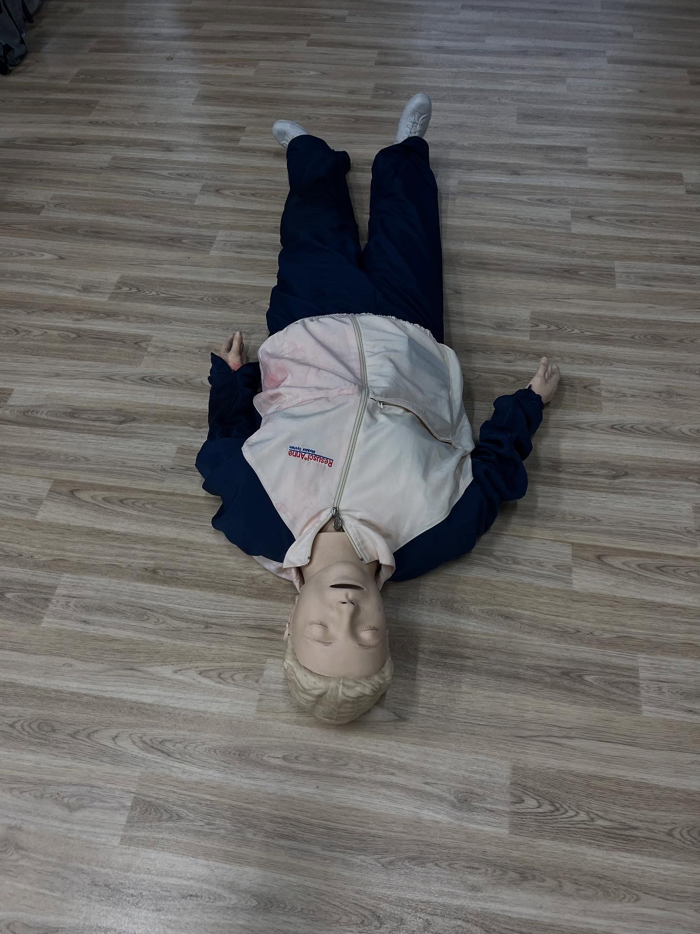 First aid completed again. Worth doing even if you donât have to. I do it for my yoga teaching and I pay for myself. I lose a day of pay whilst Iâm training. So if your work pays for you and itâs a training day so you donât lose pay then itâs a good deal - so take it.
P.S. Rather than buying the latest book from the celebrity turned nutritionists, or getting the latest supplements featured on social media⌠how about investing your time and money in some longer term health and performance advice?
Book a free nutrition refresh and we can chat about what you need. Even if you donât know, I can make suggestions. Happy to help you!
Bio or website to book.
#firstaid #nutritionaltherapist #nutrition #runner