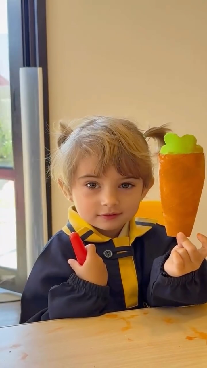 🐰 We painted carrots and fed our hungry bunny! 🥕💛