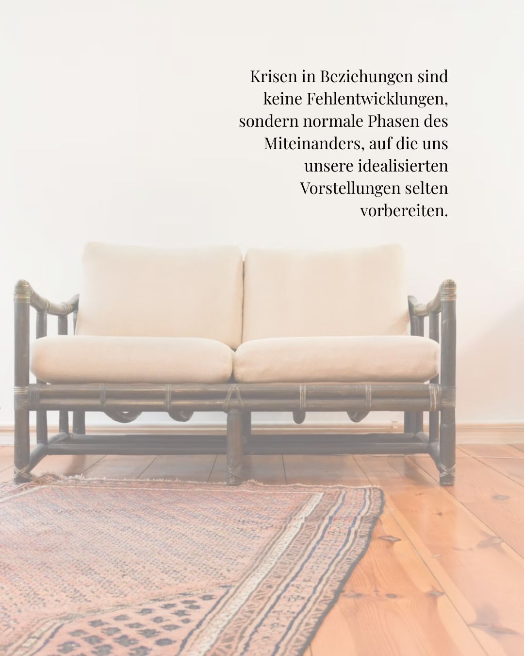 Viele Menschen gehen mit unrealistischen Vorstellungen in Beziehungen:
- dass Liebe sich immer gut anfühlen muss
- dass der richtige Partner alle Bedürfnisse erfüllt
- dass Nähe ohne Reibung möglich ist.
Aber genau diese Erwartungen führen oft zu Frust – weil keine Beziehung all das leisten kann.
Beziehung heißt, sich aufeinander einzulassen – mit allem, was leicht ist und allem, was schwierig bleibt.
Nicht Perfektion hält eine Partnerschaft lebendig, sondern die Bereitschaft, echt miteinander zu sein.
#Beziehung #Paartherapie #Partnerschaft #Authentizität #Nähe #RealistischeLiebe #Erwartungen