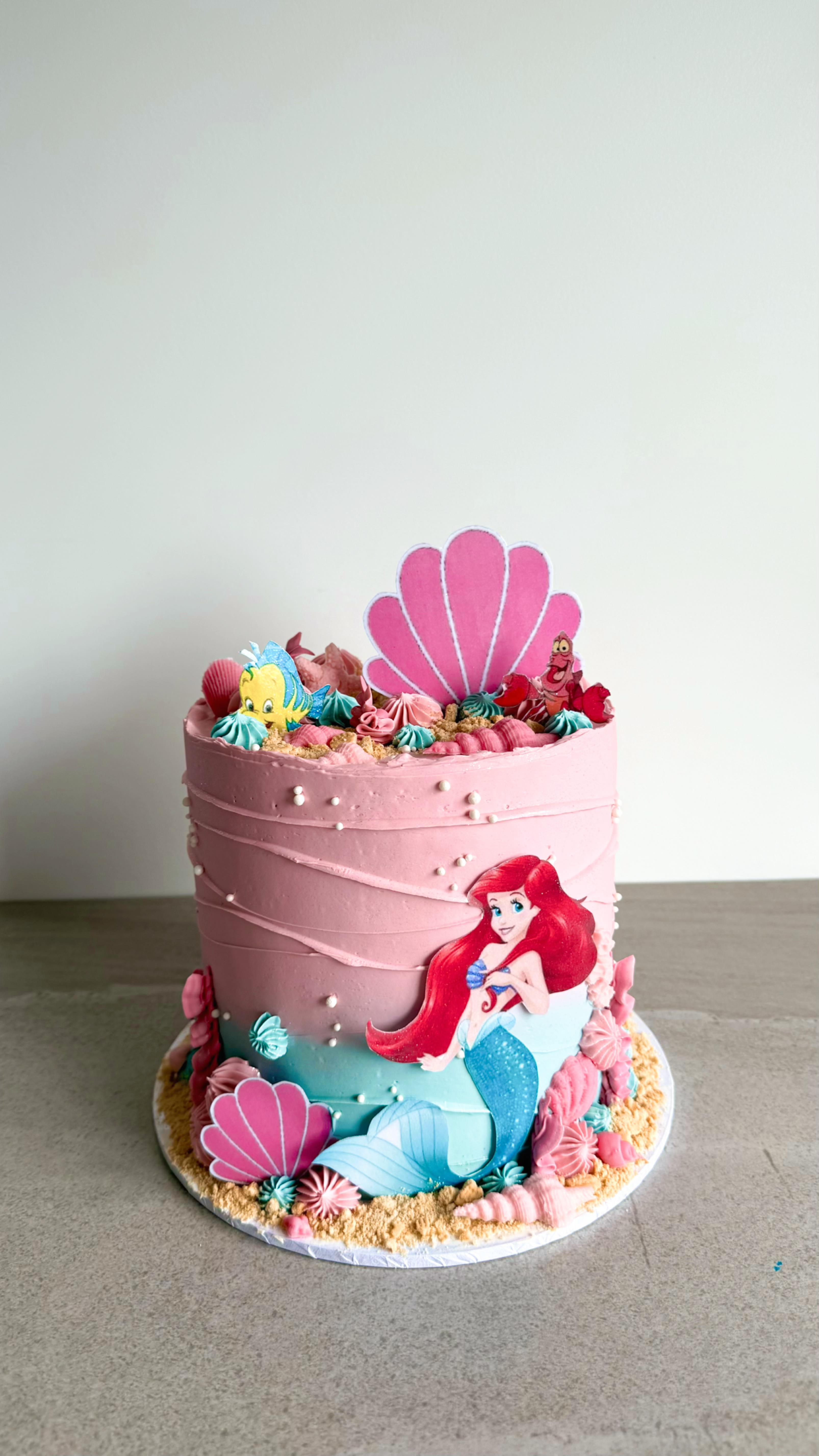 Keep watching to see the magic ✨ From my customer’s inspo to the final cake — I’m so happy with how this one turned out! It’s always such a fun challenge bringing someone’s vision to life, and I think we nailed it 💕
What do you think — did I match the brief? 👀👇
#CustomCake #CakeDesign #BeforeAndAfter #CakeInspo #CakeReel #CakerLife #HomeBaker #NZCakes #BakersOfInstagram #CakeTransformation #ButtercreamCake