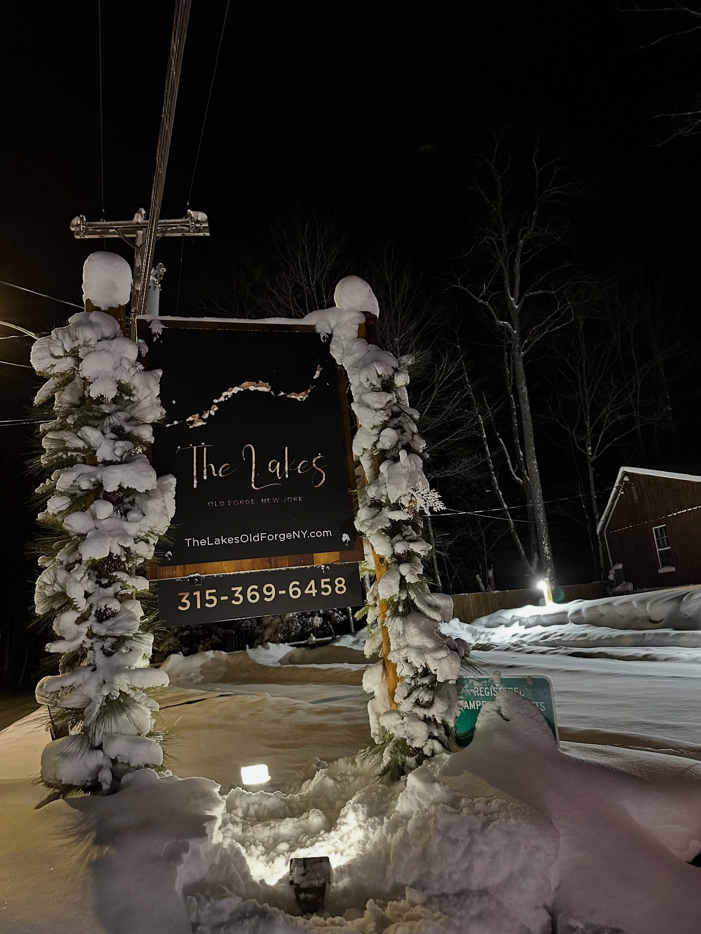 UPDATE: FULLY BOOKED for 2025-2026 Season! Are you looking to lock in your snowmobile season getaway next winter? The Lakes offers easy access to Trail 4 and 1st Lake access just up the road! Located less than 5 minutes from town—perfect for grabbing supplies, dining out, or warming up after a day on the trails.
We have two-bedroom cottages available. Perfect for couples or small families! Larger group? Split into 3 cabins and still be together on the same property but in our own space! It’s a win win!
🏡 Cottage Features:
• Two bedrooms: one with a queen bed, one with a bunk bed (full on bottom, twin on top)
• Fully equipped kitchen: gas range with oven, fridge, microwave, coffee pot, toaster, cups, glasses, utensils, and cookware
• Full bathroom with shower, vanity, and toilet
• Cozy living space with fireplace, leather recliner couch, and cathedral ceiling
• Excellent Wi-Fi, trailer parking, and plowing included
• Pet-friendly!
Availability: December 1, 2025 – April 1, 2026
📍 Address: 146 Hollywood Road, Old Forge, NY
Secure your spot now before it’s too late!
📞 Call or text 917-617-1433
📧 Email thelakesoldforge@gmail.com