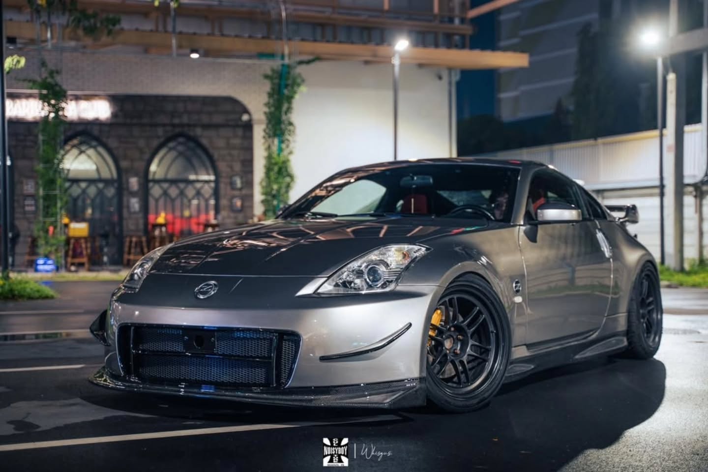 KevMannz CF seats V2 with red Alcantara padding + plug&play rails and slider kit for Nissan Fairlady 350Z.