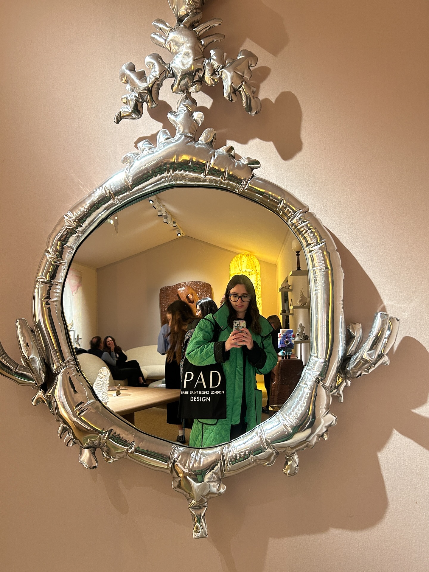 First day of @padesignart 🛋️
Paid a quick visit this evening to PAD, the international fair showcasing a curated selection of 20th century and contemporary design, fine art, and decorative arts. There were so many great pieces on display and I’ll definitely be back over the next few days for a proper look! For now, here are a few of my favourites from today. ✨
•
•
#padlondon #art #design #moderndesign #contemporarydesign #collector #designcollector