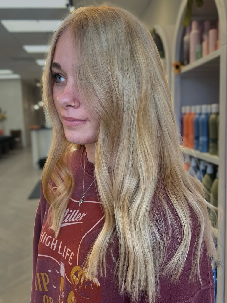 From midnight black to buttery blonde, you won’t believe this 2-part transformation 🖤🤍 Swipe to see where it ended vs. how it started.
Black hair color, specifically box dye (😳), is a beast to break through. To achieve this client’s desired lightness, 2 sessions in Shelby’s chair were necessary to ultimately perfect this shade of blonde & maintain hair health.
Trust the process with @styled_by_shelbyy.
hair salon white marsh, custom blonding service, hairstylist, baltimore maryland hair salon, perry hall, booth rental, haircut, hair color, blonde transformation, barber, barbershop, baltimore hairstylist, redken, hair products