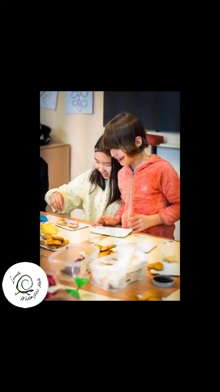 Už zítra! 💫 Den s Waldorfem v Lacertě 🦎
📅 Sobota 18. 10., 15:00–19:00
📍 Loucká 21, Znojmo
Přijďte nasát atmosféru waldorfské školy, poznat učitele, rodiče i prostory školy.
Čeká vás hudba, divadlo, tvoření, ukázky prací, povídání o pedagogice a chutné občerstvení.
🟠 Rodiče předškoláků pozor!
Zápisy budou letos už v lednu a únoru – ideální čas školu osobně poznat.
Těšíme se na vás! 💛
#waldorf #znojmo #skola #rodina #divadlo #děti