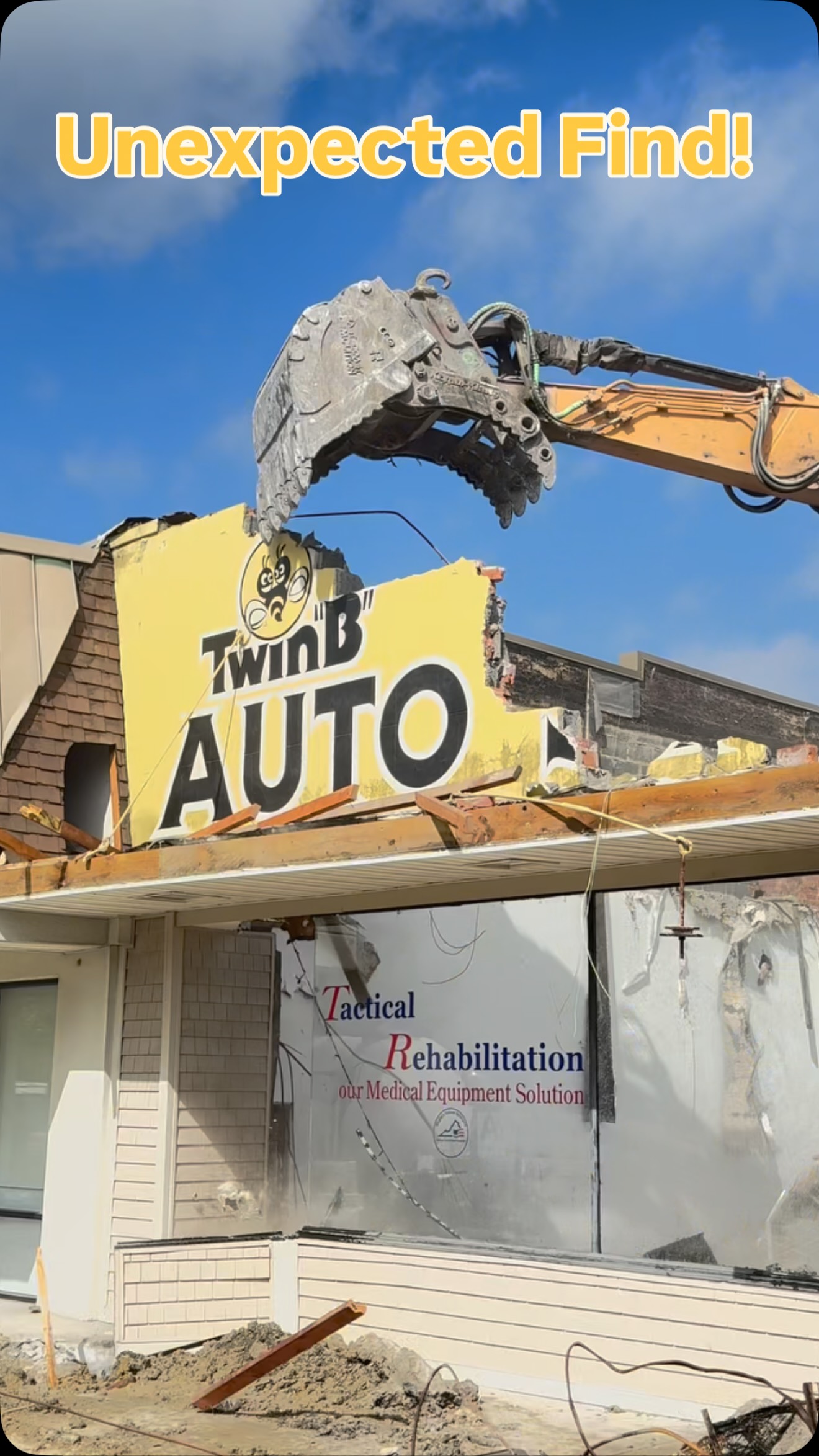 Hidden old school “Twin B 🐝” painted sign behind an awning on a recent demo!
#eastcoastdemolition