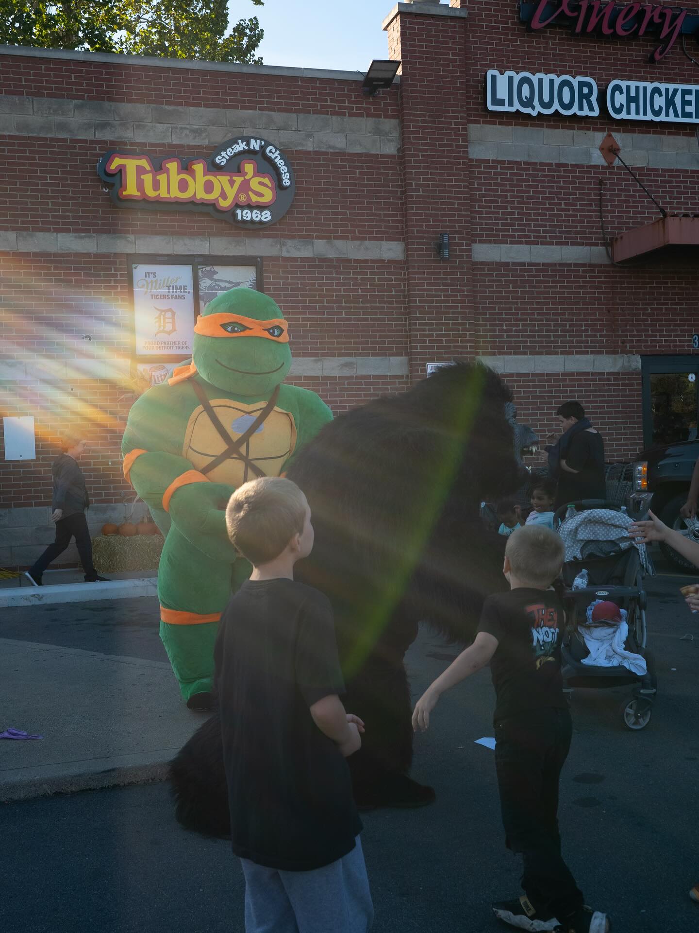 What an amazing turnout! 💚 A huge thank you to everyone who came out to celebrate the grand opening of The Vinery Kitchen and Tubby’s Subs inside The Vinery Market! Your support means the world to us! Here’s to great food, great vibes, and an even greater community. 🥂✨
📍 3976 Pelham St, Dearborn Heights, MI
☎️+1 (313) 562-2880
⏰ Open 7 Days