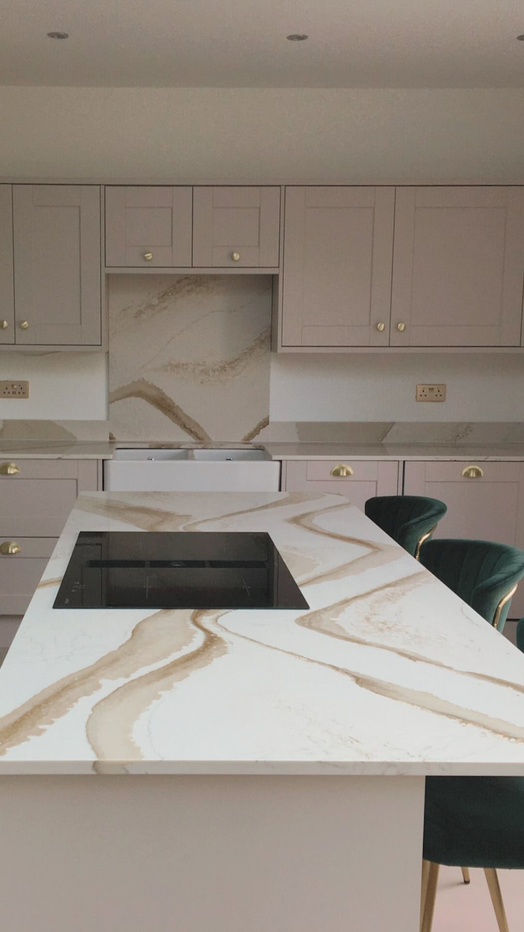 🍴 Kitchens designed for the way you live, cook, and gather🥂
From smart storage and seamless layouts to beautiful finishes and subtle lighting, every kitchen Frazer Lewis creates is built around you.
Whether you need a kitchen makover with new doors and worktops OR you just wish for a whole new bespoke kitchen, we do it all at Frazer Lewis at surprising prices✨
📞 Ready to start your bespoke kitchen design? Let’s talk today!
#BespokeKitchens #EssexHomes #KitchenDesign #InteriorInspo #HomeRenovation #Kitchenmakeovers #CustomCabinetry