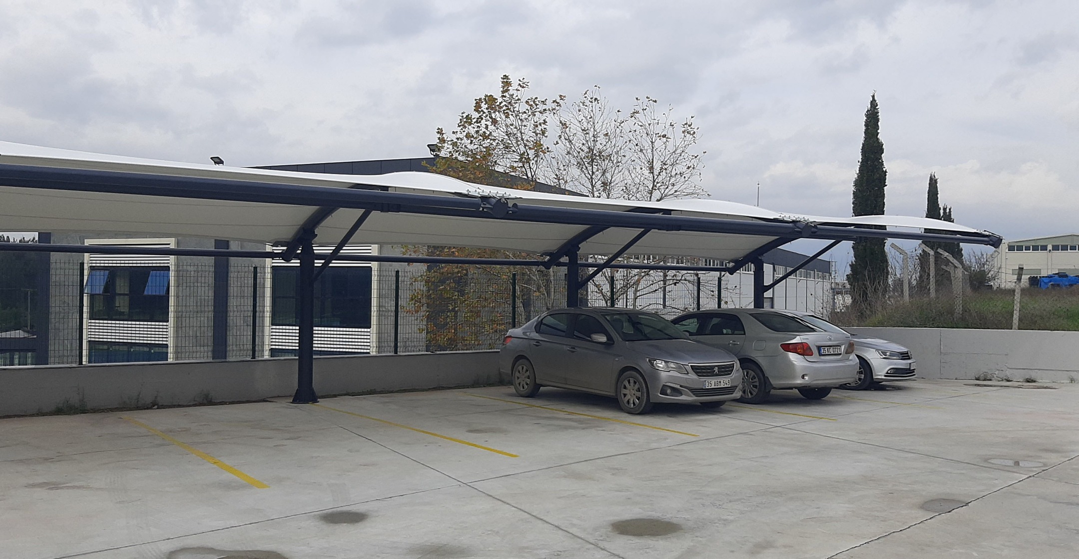 TOSB NFC GIDA FABRİKA OTOPARK; İZMİR_TÜRKİYE
TOSB NFC FOOD FACTORY PARKING LOT; IZMIR_TURKIYE
( Gölgemizdesin 🥰 - Under our Shade 🥰 )#autopark #shading #asmagermemembran #tensilefabric #tekstilmimarisi #textilearchitecture #mimaritekstil #hibritsistemçözümü #hybridsystemsolution #tasarımvemühendislik #designandengineering #imalatveuygulama #manufacturingandapplication #hightechtensilefabric #meshcephe #meshfacade #carpark #hotel #tensile #fabric #canopy #HTTF #sporyapıları #sportfacilities