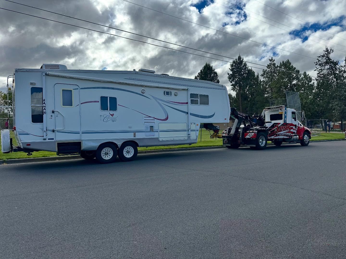 Need your 5th wheel towed or relocated? Give us a call, We’ve got you covered!
#5thwheeltowing #wrecker #5thwheelplate #litsistowing #wegotyou