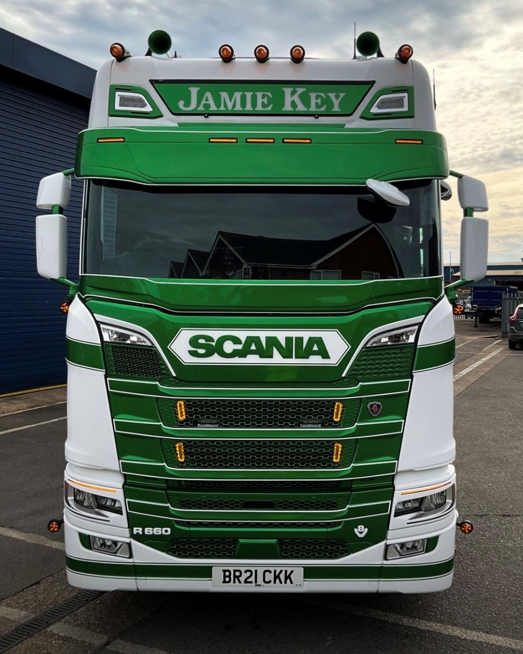 How about this for a special delivery👀💚
J. N. Key Logistics have taken delivery of this truly special Scania S660 V8. Supplied by Keltruck Account Manager, Simon McGuiness.
This fantastic unit stuns in it's bright livery and comes complete with bodywork and livery fitted by Massey Truck Engineering Ltd.
Congratulations to all the team at J. N. Key Logistics on the handover of this magnificent unit!
#SuppliedByKeltruck #ScaniaV8