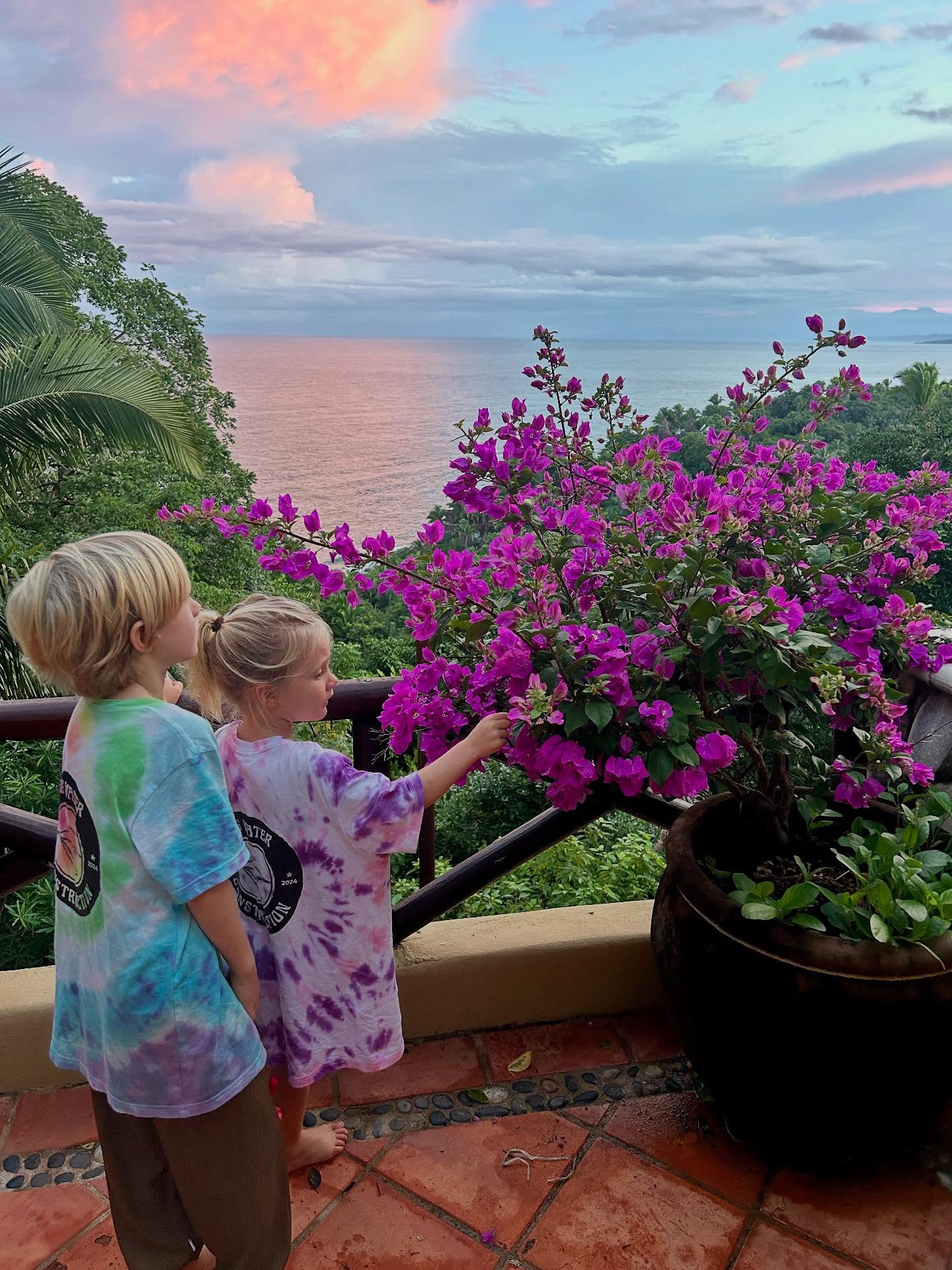 We’re so grateful to be back home in the jungle! We’ve been busy getting the lodge ready to welcome our first guests of the season this weekend — but never too busy to pause and marvel at the blossoms. 🌸 The jungle is bursting with life, glowing green from the rains… and yes, plenty of mud too. But hey, no mud, no lotus, right? 🌧️🪷 And gracias to @bigwaterconstruction for the sweet shirts!
#tailwindjunglelodge #sanpanchonayarit #ecolodgemexico #yogaretreatmexico #nomudnolotus #tropicalfamily #naturalparadise #adventurekids