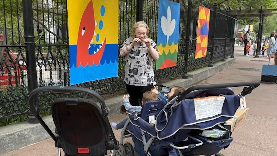 Fun behind the scenes video showing the Happy to See You installation in Washington Market Park from creation through installation along with community engagement. Thanks to NYC Parks and Friends of Washington Park. The installation will be up until the end of December.
#maryanyc #maryatriandafellos #publicart #commissionart #digitalart #behindthescenesart