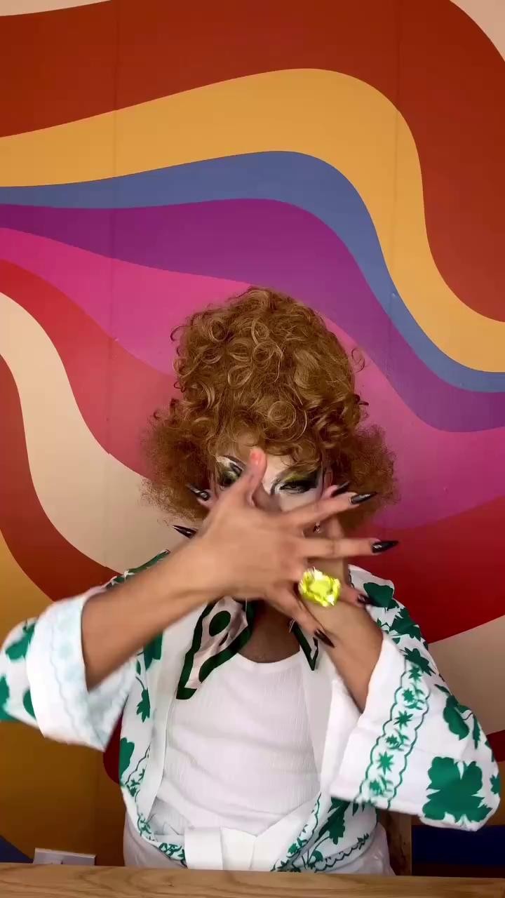 🏳️🌈 Happy #LGBTQIAHistoryMonth! Today we are celebrating with the help of @malai, the creator and host of @queerbrownhistory on Instagram 🏳️⚧️
📰 Today we are talking about Pravartak (or Naya Pravartak) which was an LGBTQIA+ magazine published in Bengali and later English. The first issues were created on typewriter and distributed privately. Later an online magazine by the same name was established in 2013 by one of the original publishers.
🗞️ Sourced from Varta Trust.
🥰 To support her work venmo 'malaiNYC' or to support us visit desirainbow.org/donate!
--
#LGBTQ #Trans #LGBTHistoryMonth #LGBTQIAHistoryMonth #NonBinary #GenderFluid #DesiRainbowAlly #Allyship #Desi #LGBTQIA+ #queer #Desi