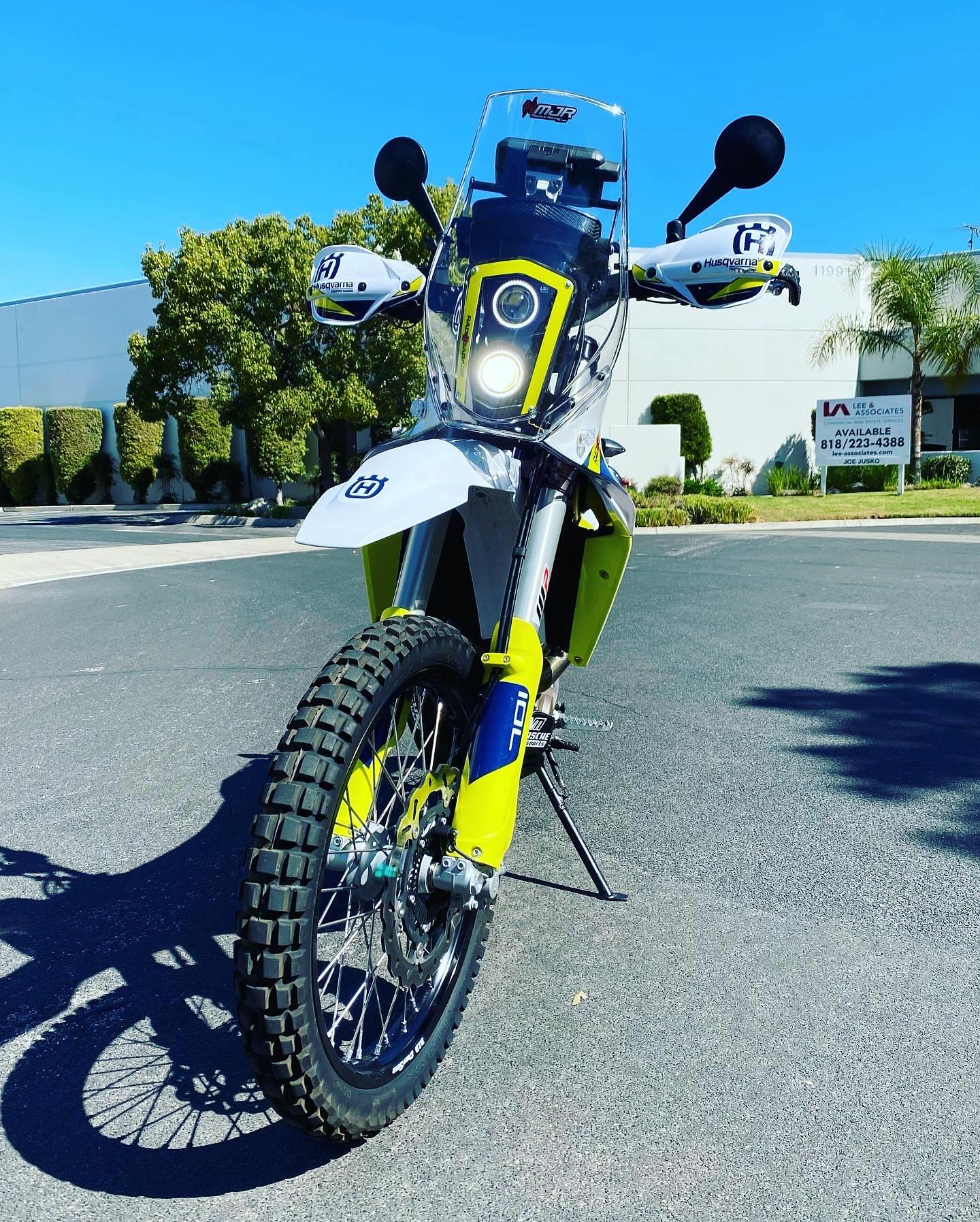 Throwback to this sweet 2021 Husky 701 we built a few years back !
@radegarage #RallyKit with + Auxiliary ⛽️ Tank adding an additional 1.5g in Range
#MJR #MJRbuilt #KTM #Husqvarna #701Enduro #690Enduro #Adventure #ADVlite #Rally #RallyBike #Navigation #BDR #backcountrydiscoveryroutes