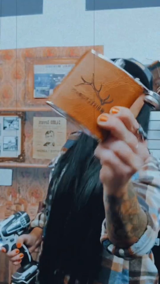 Acquire a Daddy State Of Mind at @whiskeygoats with our new engraved tumblers & leather flasks.
#PedroPascalApprovesOfWhiskeyGoats #daddystateofmind #whiskeygoatsoutdoorco #drinkgoodwhiskey #merchdrop