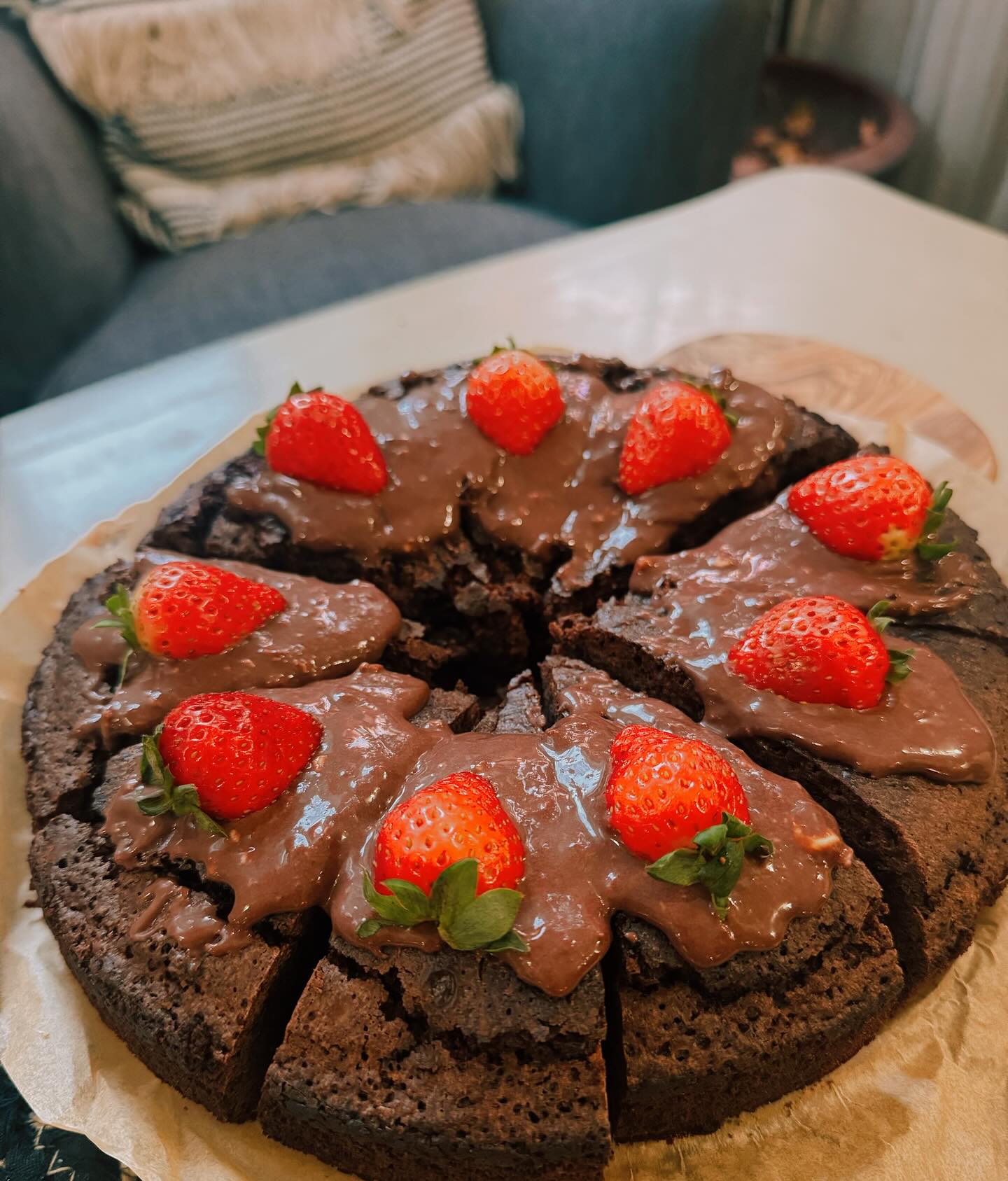 Sunnuntai on tehty herkuista! 🍰
Tule maistamaan meidän vastapaistettua mansikkaista mutakakkua! taivaallisen mehevää ja täynnä rakkautta 💕
Odotamme sinua tänään kahvilassamme Kuopion rautatieasemalla :) tule nauttimaan sunnuntaista makeimmillaan! ☀️✨
#Kuopio #Kahvila #Mutakakku #Sunnuntaiherkku #KuopionRautatie