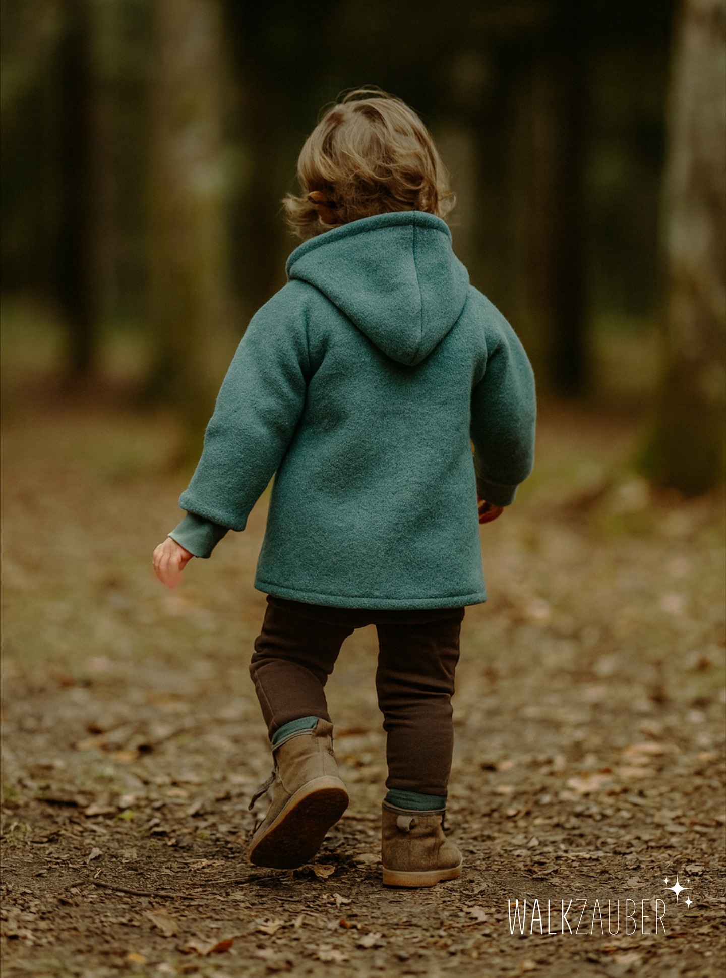 Der Wald riecht nach Regen und Abenteuer. 🌿
Genau dafür ist Walk gedacht – warm, atmungsaktiv und wetterfest.
Unsere Jacken halten Kinder warm, ohne sie einzuschränken – für echte Entdeckertage im Herbst und Winter. 🍁
#walkzauber #walk #walkjacken #herbstzauber #naturkinder #madeinaustria