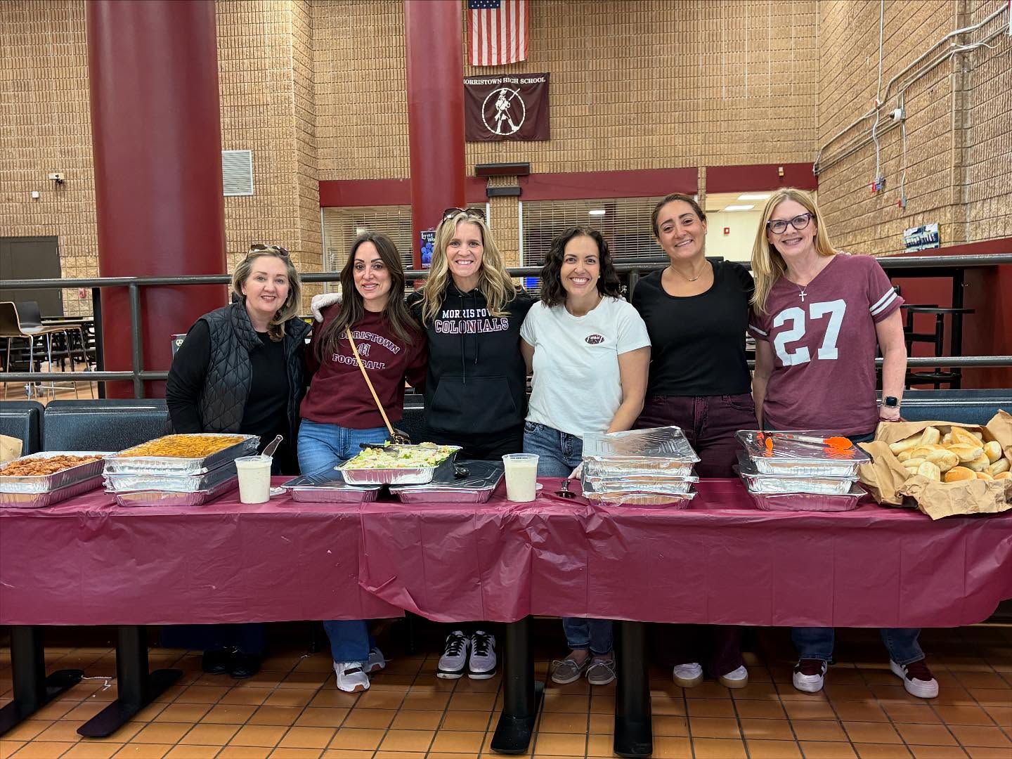 Homecoming Game Unity Dinner from the Touchdown Club with food from @portofinos_morristown Thanks @morristowncheerleading for decorating the seniors’ houses. Go Motown! Beat Knolls!