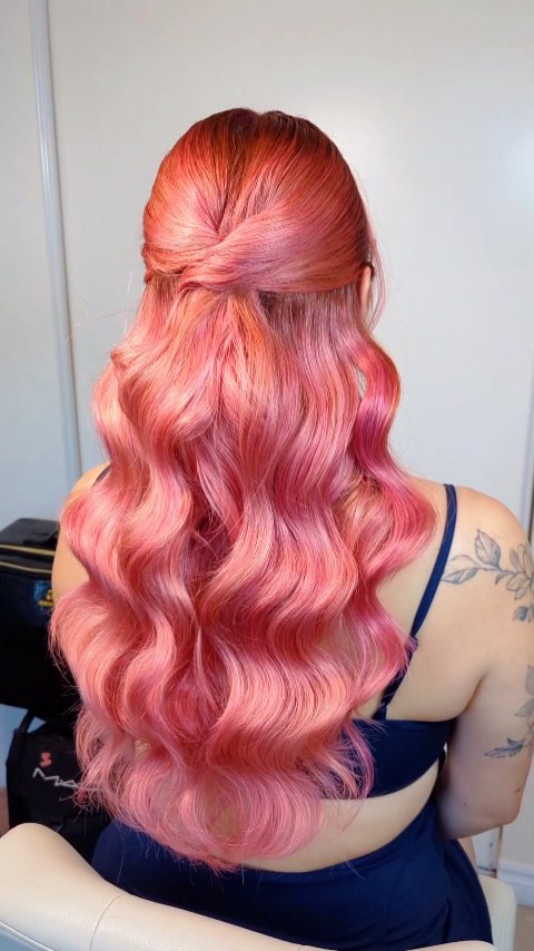 When it comes to bridal hairstyles, hair extensions are often the secret behind those full, romantic waves and soft, voluminous buns you see on Pinterest ✨
Even if your own hair is a good length, extensions help add thickness and hold shape better — especially for styles that need structure or volume throughout the day.
If you’re considering extensions, here are a few important things to know:
💡 They should always be 100% human hair (synthetic hair won’t curl, blend, or style the same way).
💡 Extensions need to be washed and air-dried before use so they blend seamlessly and hold your style properly.
We’ve recently started offering extension rentals for our brides! 🤍 If we have your perfect shade in stock, you can rent a set for your day instead of purchasing — a great option if you don’t plan to wear them again.
Thinking about adding extensions to your bridal look? Let’s chat about what would work best for your hair goals!
Hair by Melody @victoriabarrett.makeuphair
.
.
.
.
#TorontoBridalHair #BridalHairTips #WeddingHairGoals #BridalBeauty #TorontoBride #WeddingHairExtensions #BridalUpdo #ElevatedBridalBeauty #GTHABride #VictoriaBarrettMakeupHair