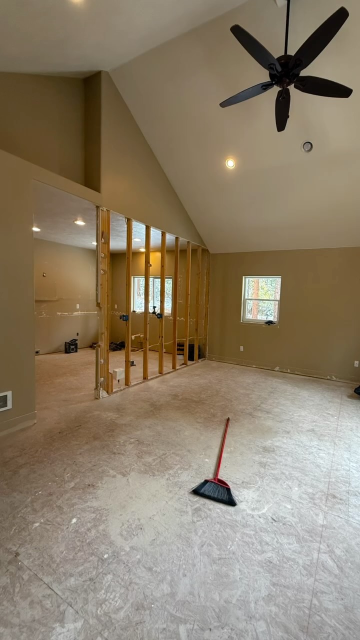 Making some fast progress on this new remodel! From demo to structure— the vision is taking shape 💪🏼🔨
Stay tuned for the final result!
(Featuring some early snowfall 😬)
#remodelinprogress #construction #bitterrootvalley #montanahomes #montana