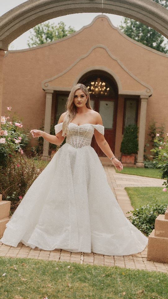 Where your love story meets the perfect dress👗 Discover timeless elegance at Olivelli Bridal Boutique!
#weddingdresses #wedding #bride #engaged #olivelli
