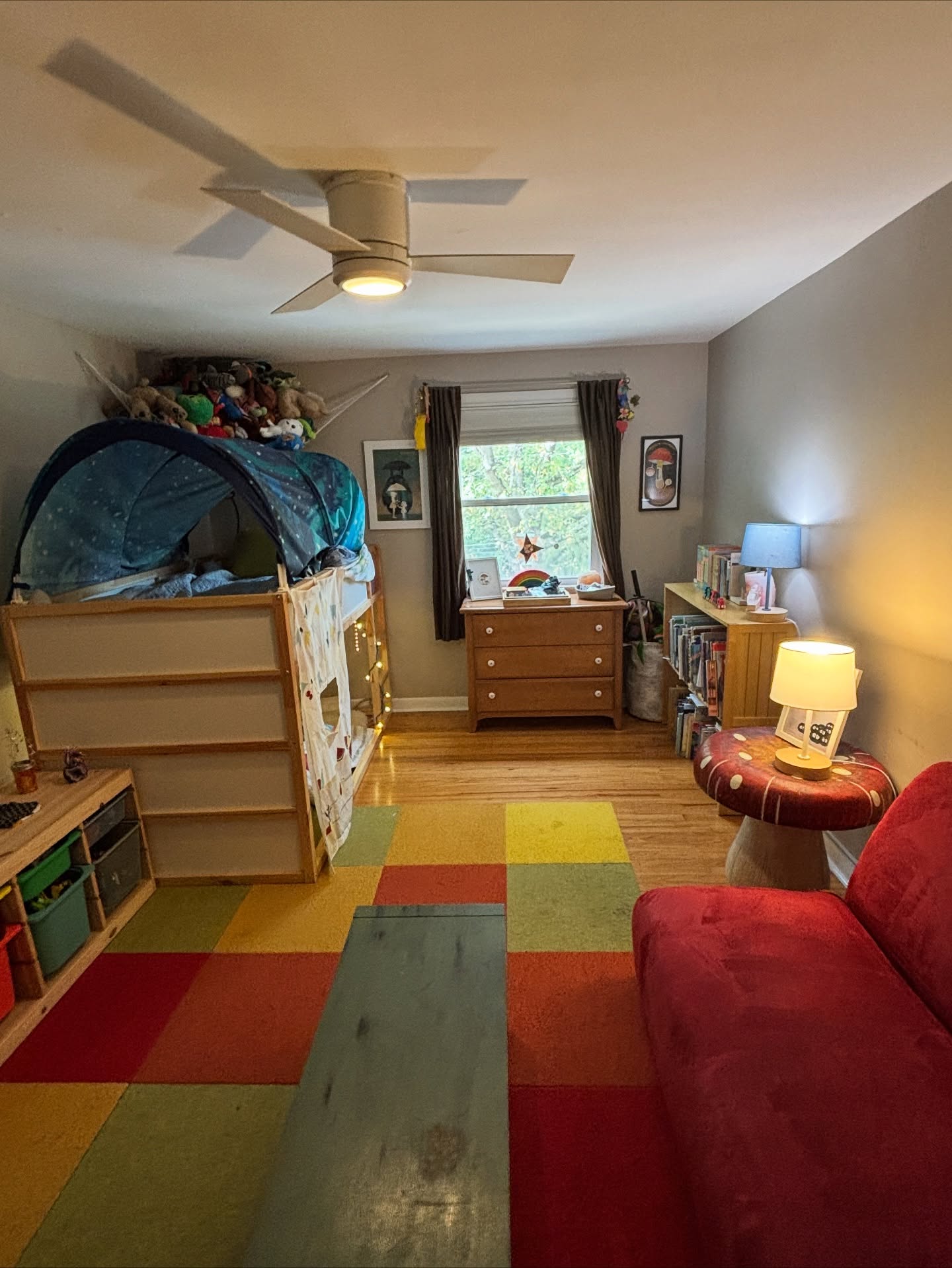 What an incredible transformation today! Julie and I had so much fun setting up this boy’s bedroom for success. We cleared out piles of outgrown toys, removed a few random pieces of furniture, and gave the room a fresh new layout. The end result felt amazing — such a rewarding project! I definitely gave myself a well-deserved pat on the back. #transformation #mainline #mainlinemoms #organizedhome #organizedayroom