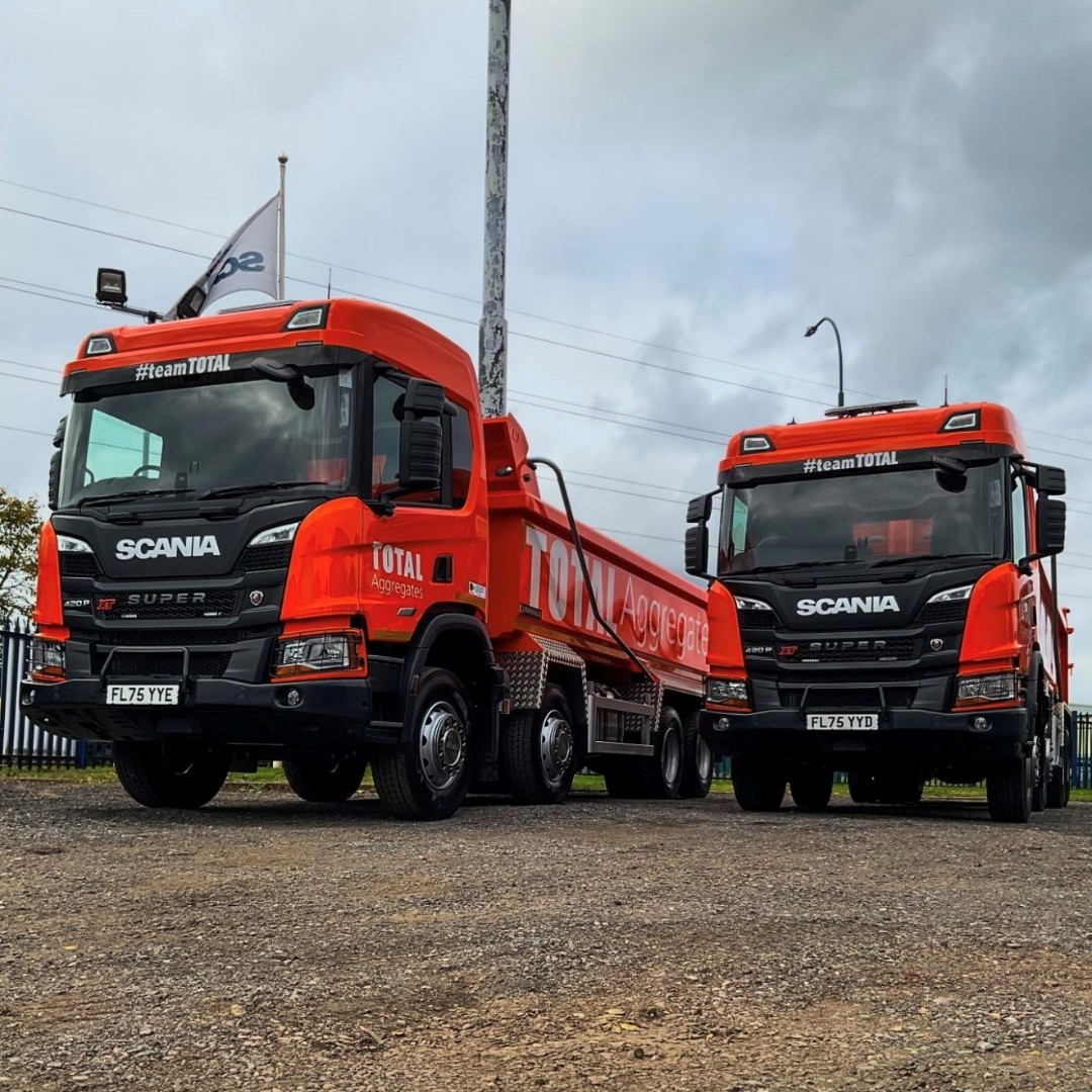 Total Aggregates Limited have taken delivery of these fantastic Scania P420 XT Tippers🟠🔥
Supplied by Keltruck Account Manager, Simon McGuiness. These magnificent units have had bodywork completed by Marshalls Truck Bodies and stand proud in the eye-catching Total Aggregates livery.
These brilliant units will now be maintained by the team at Keltruck Nottingham, for added peace of mind and to keep the units in top condition for years to come!
#SuppliedByKeltruck #ScaniaXT