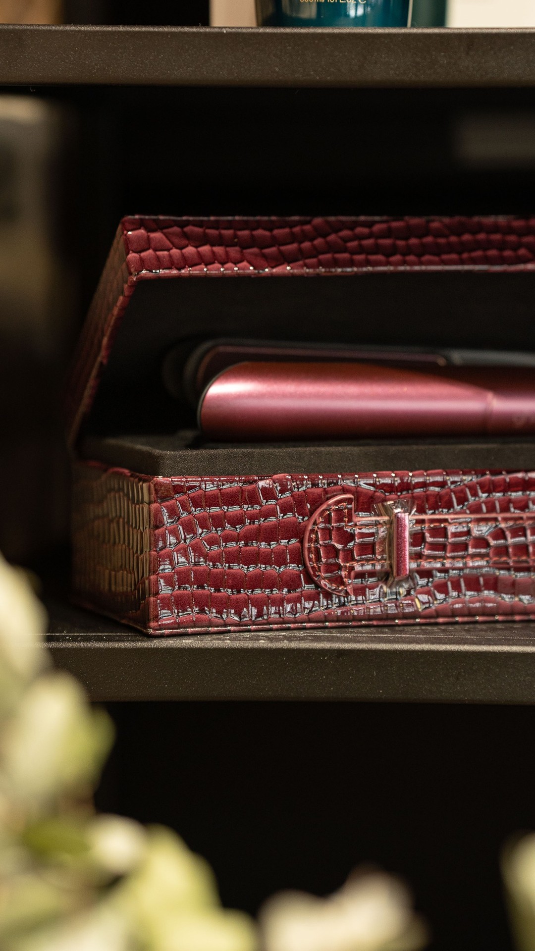 Les coffrets Cherry Chic signés @ghdfrance sont arrivés ! 😍
Des outils pro, un design rouge profond ultra chic et des pochettes sublimes à offrir... ou à se faire offrir 🤭
Retrouvez-les dans tous nos salons WILD ⤵
📍 Amiens | Évreux | Rouen | Le Havre | Le Mesnil-Esnard
___
#️⃣ : wild coiffeur coloriste, coffrets noël ghd, cherry chic ghd, cadeaux de noël, coiffeur rouen, coiffeur le havre, coiffeur mesnil-esnard, coiffeur amiens, coiffeur évreux
📸 & CM : @agence.boujoubien