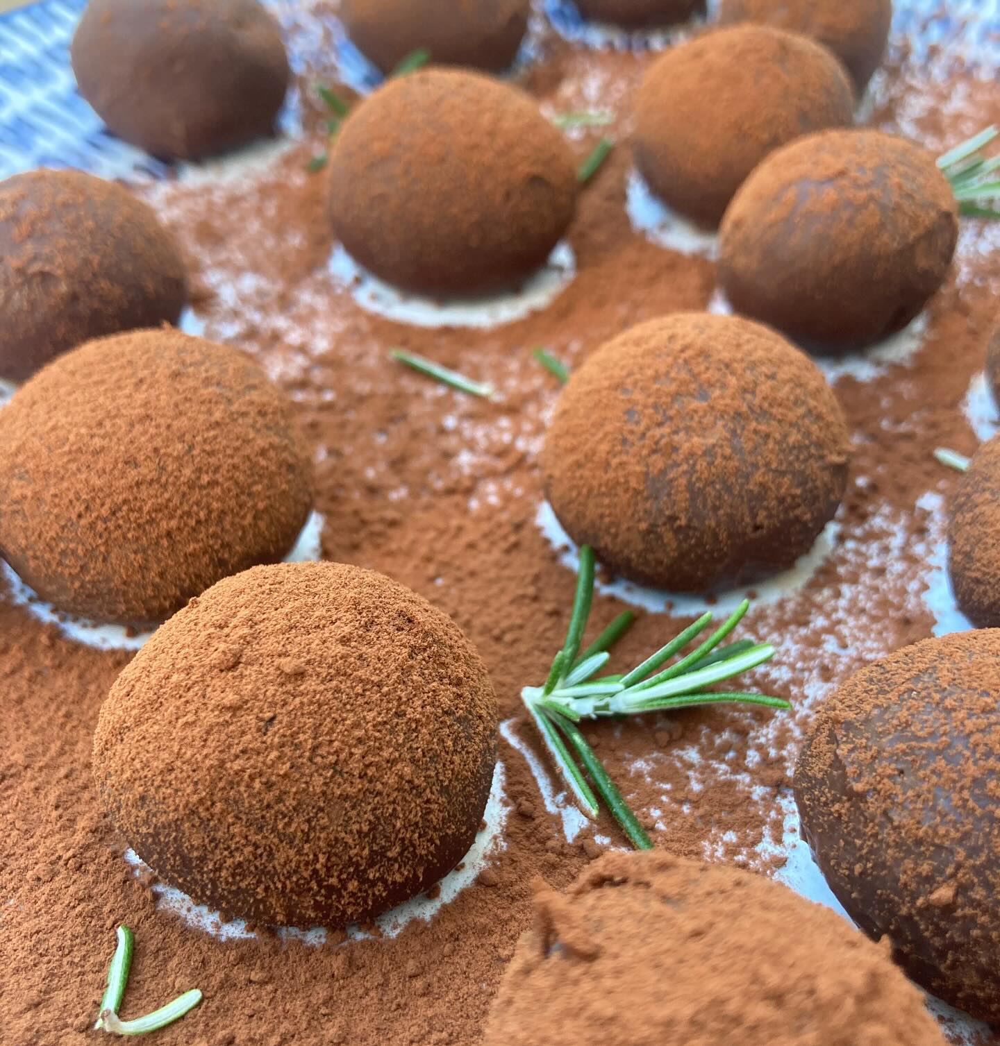 Preparing the last few delicious nibbles for tomorrow’s talk and walk @trebahgardencornwall @trebahevents
Any guesses what I’ve been making?
There’s a few spaces left, so if you fancy coming along, book now through the Trebah website under walks and see you in the morning!!
#trebahgardens #foraging #horticulture #forager #talks #getoutside #explore #cornwall #helford